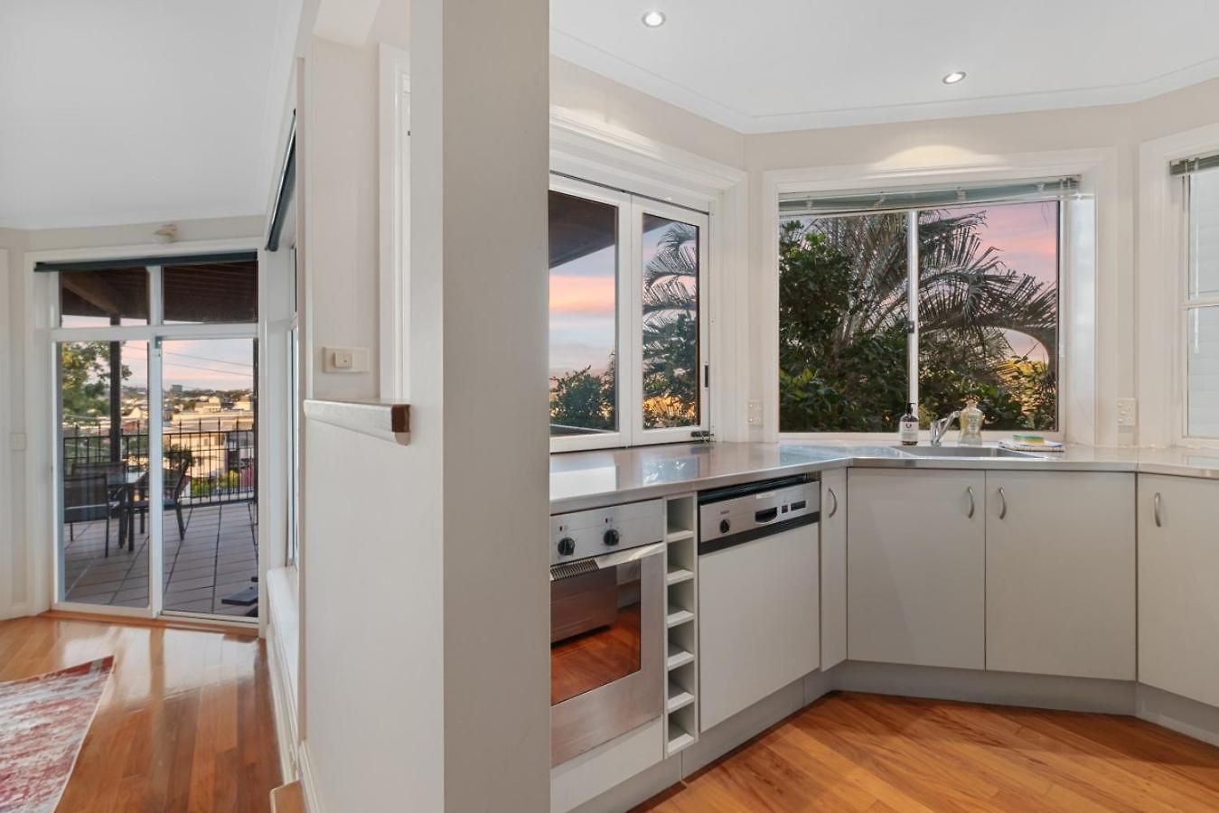 A/c Throughout In Brisbane's Trendiest Suburb Holiday home *