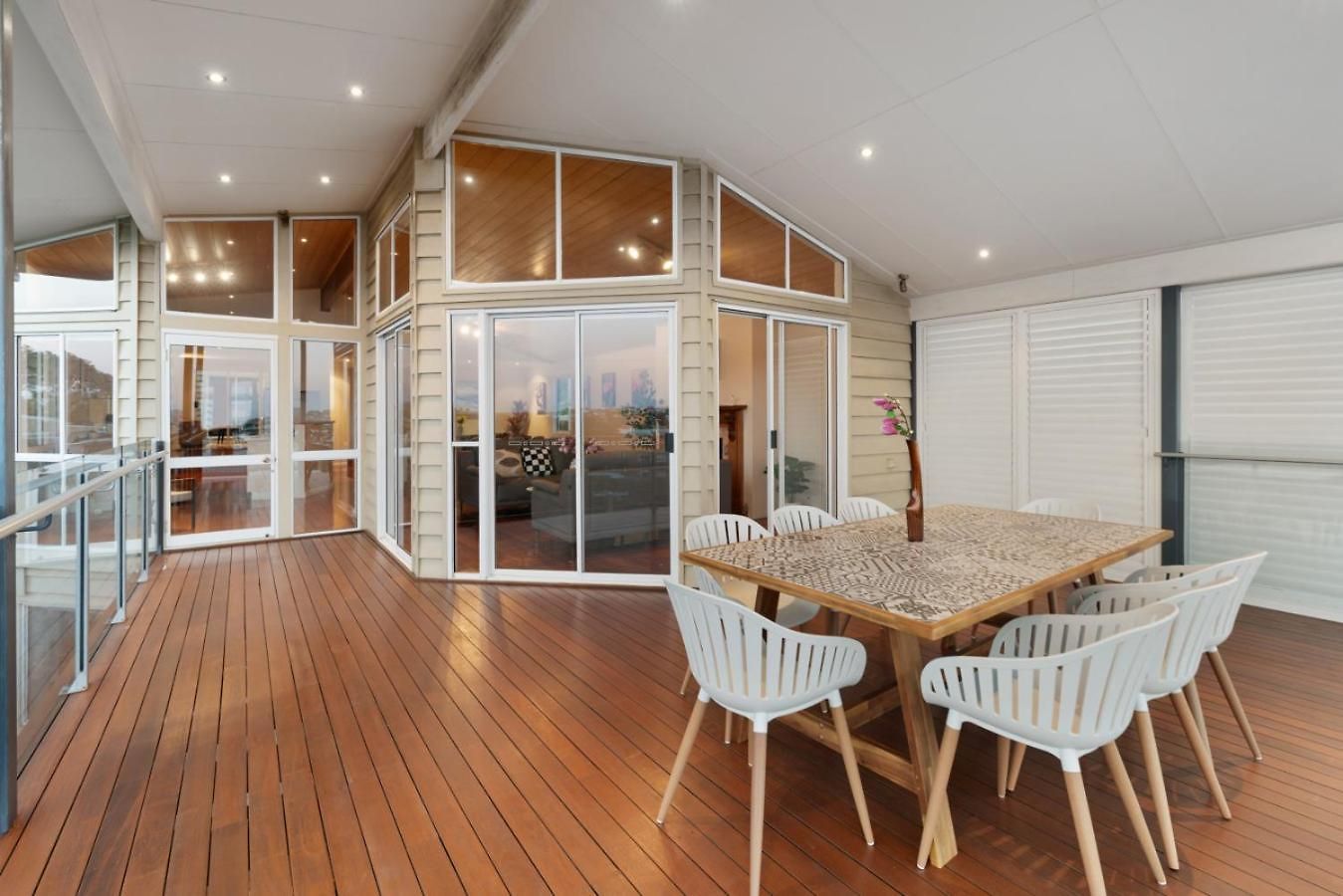 A/c Throughout In Brisbane's Trendiest Suburb Holiday home Brisbane