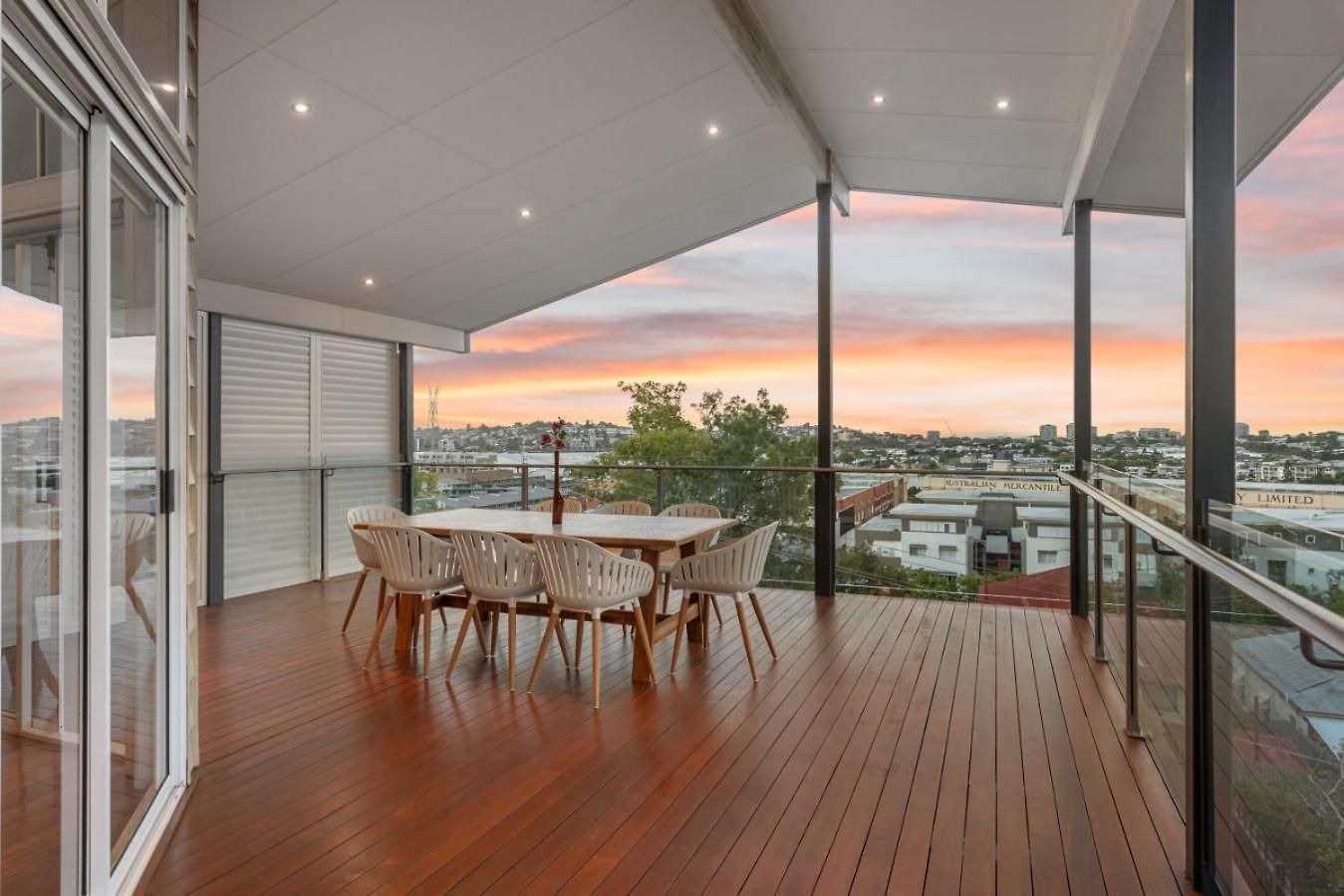 A/c Throughout In Brisbane's Trendiest Suburb * Brisbane