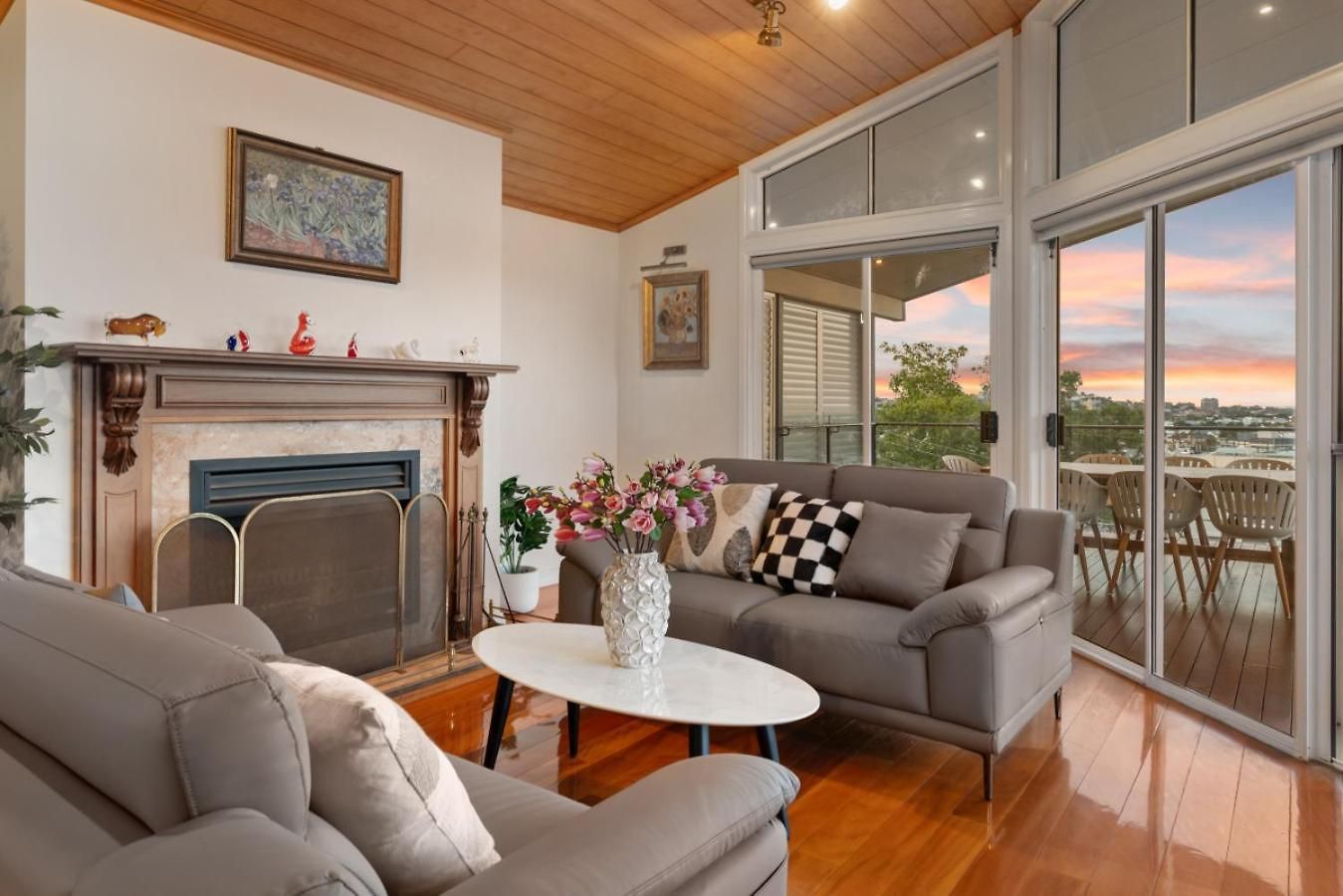 A/c Throughout In Brisbane's Trendiest Suburb * Brisbane