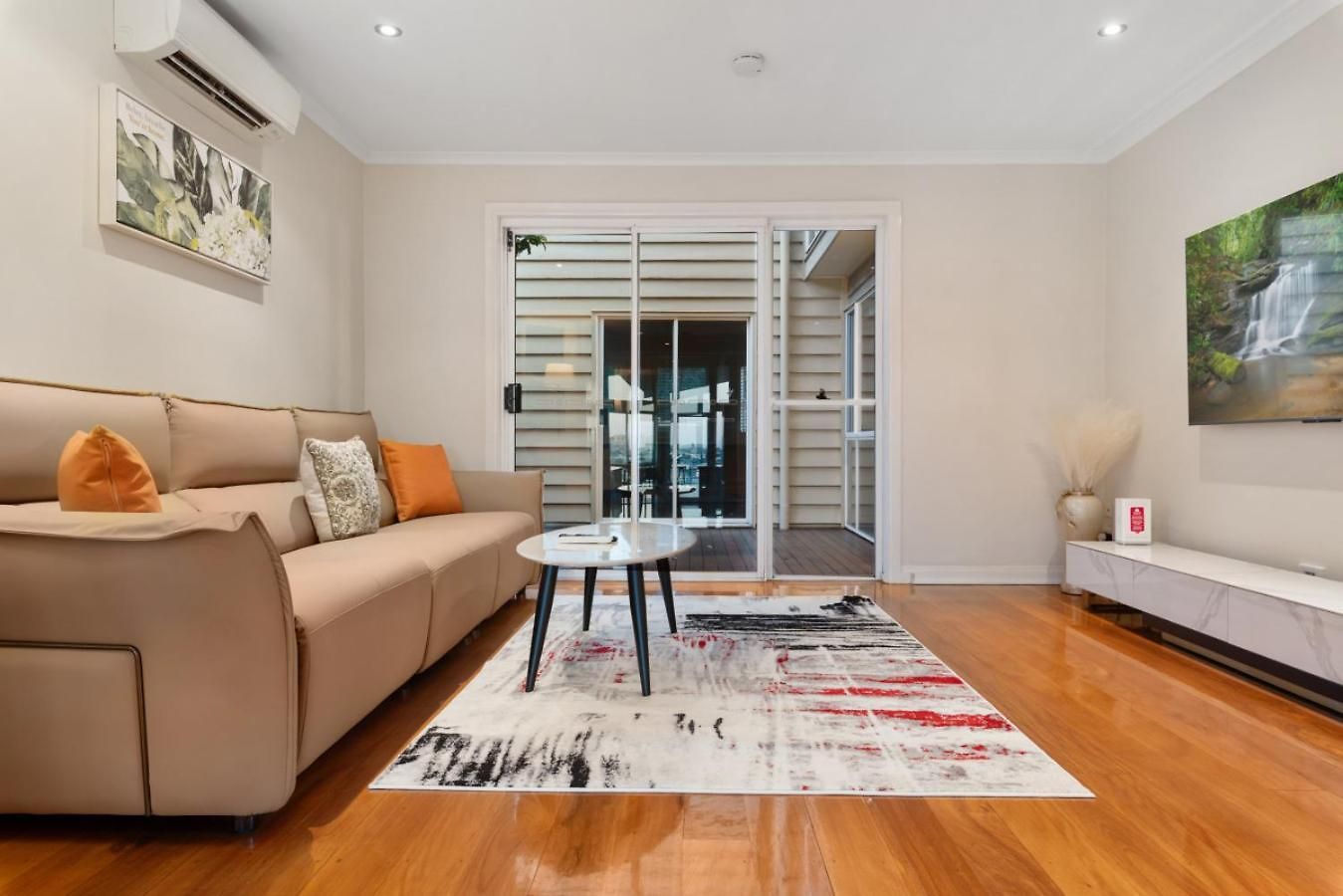 A/c Throughout In Brisbane's Trendiest Suburb * Brisbane
