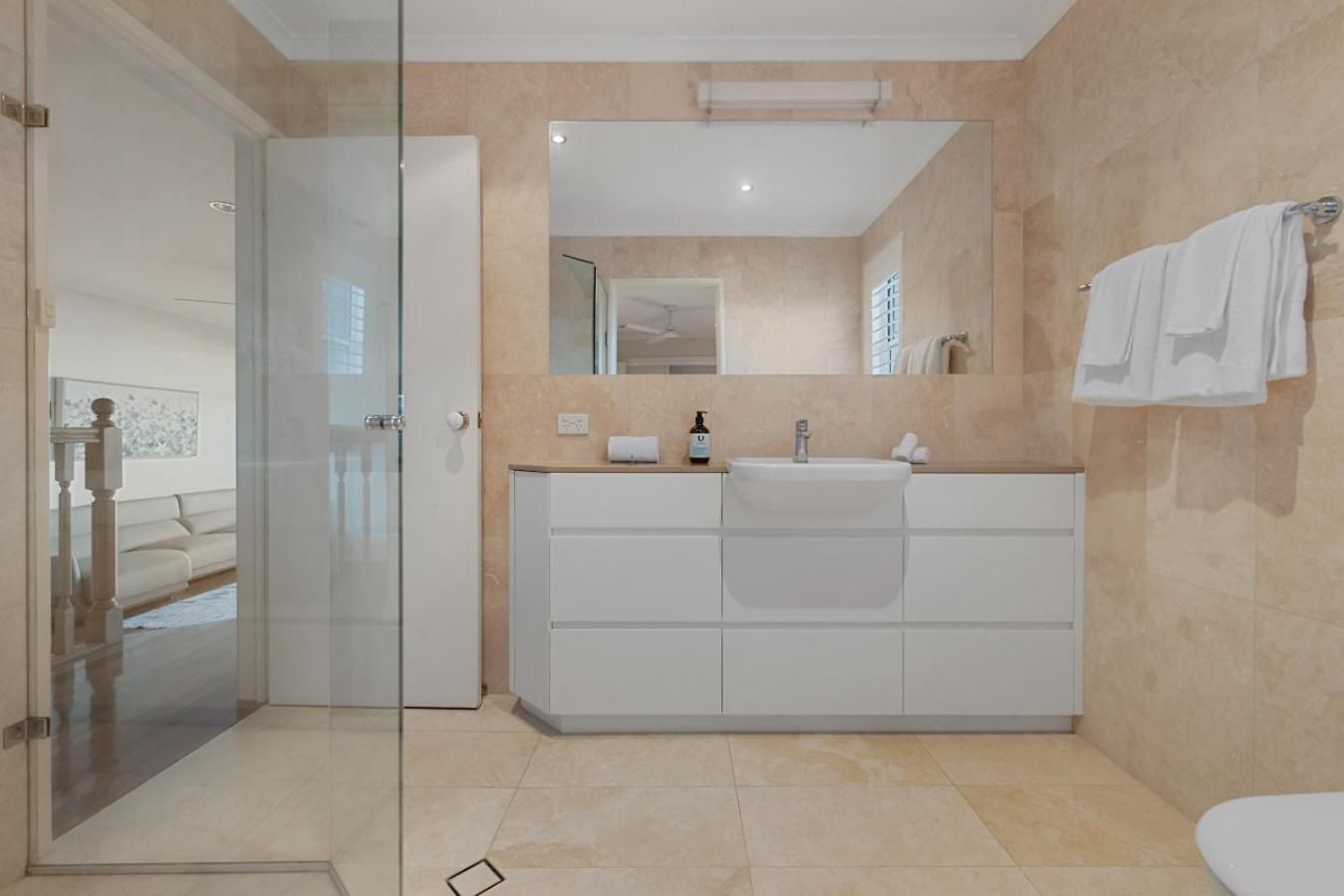 A/c Throughout In Brisbane's Trendiest Suburb Holiday home *