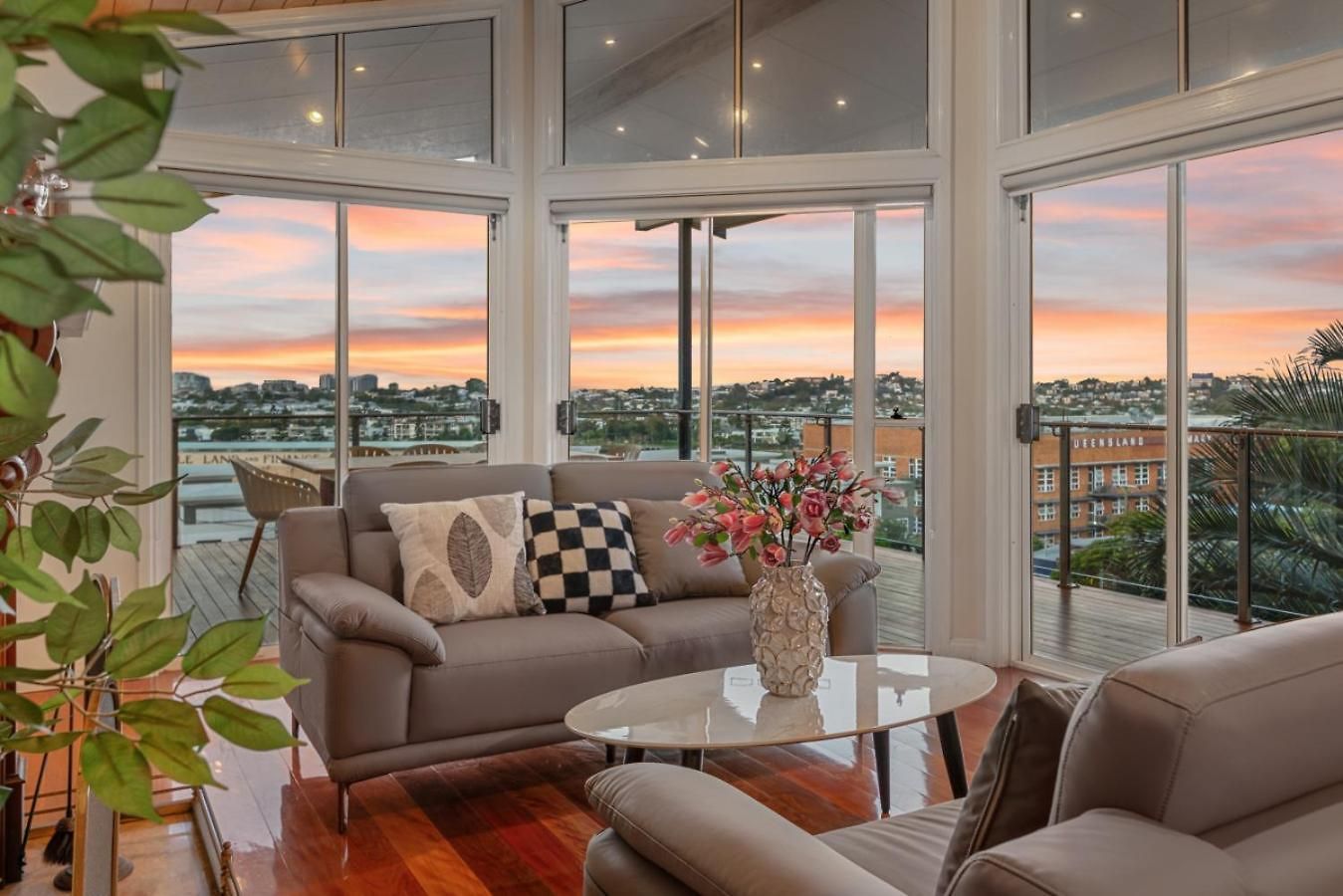 A/c Throughout In Brisbane's Trendiest Suburb Brisbane