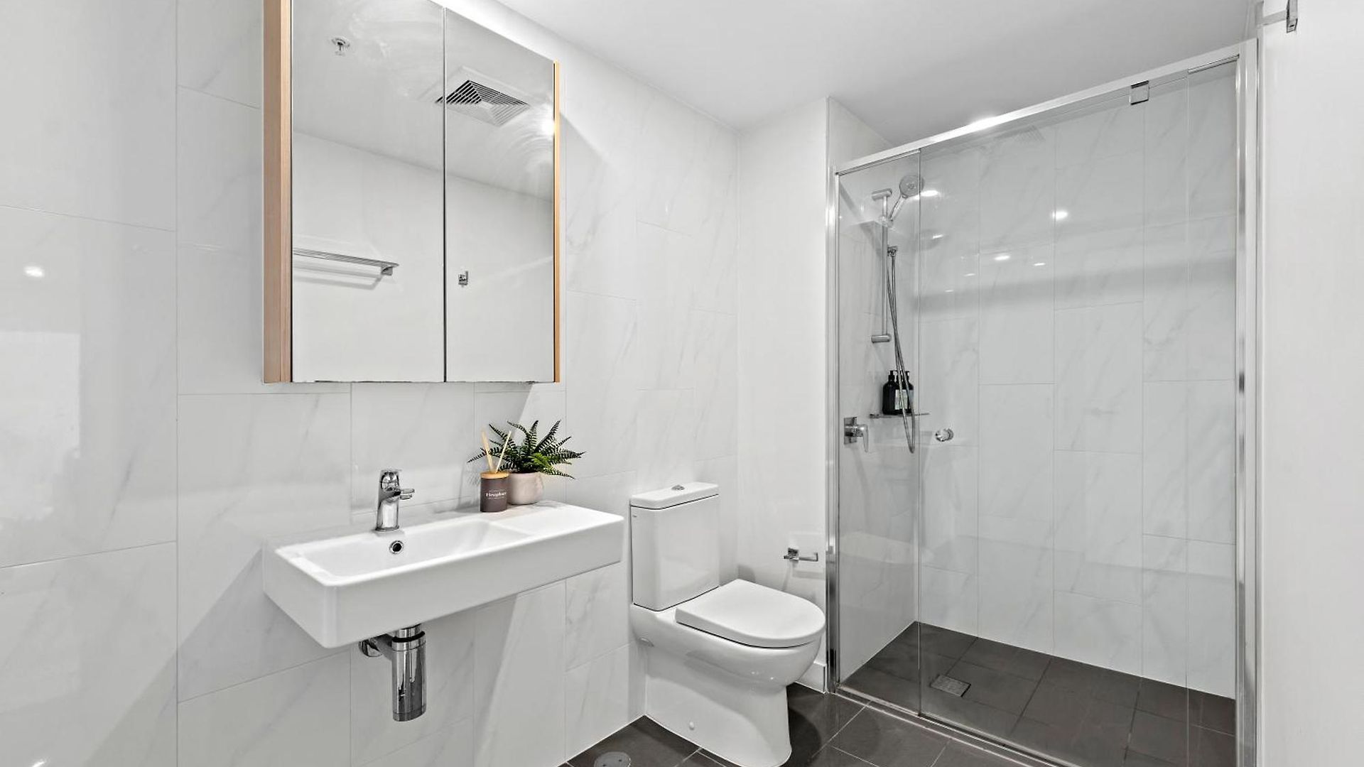 Stylish 1br - Lv26 With Mountain Views, Pool And Park Apartment *