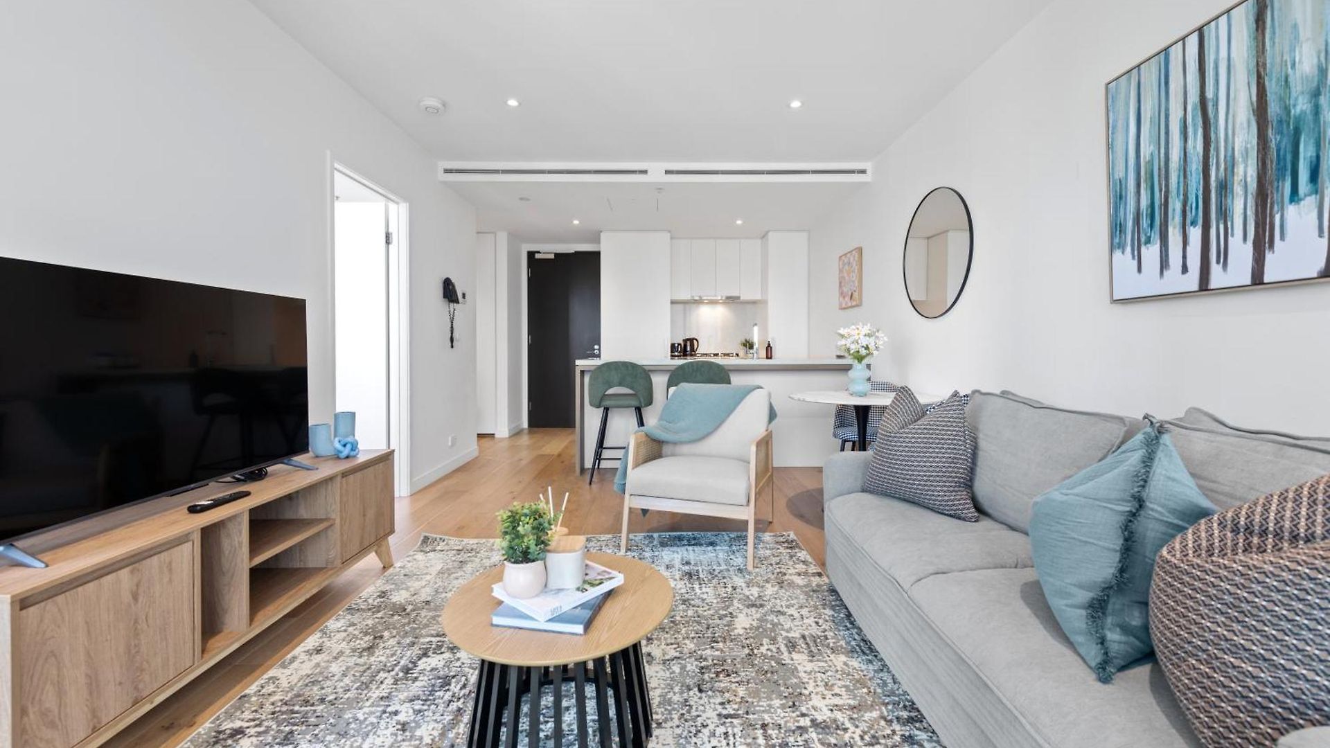 Apartment Stylish Valley With Pool, Huge Gym And Study Desk!