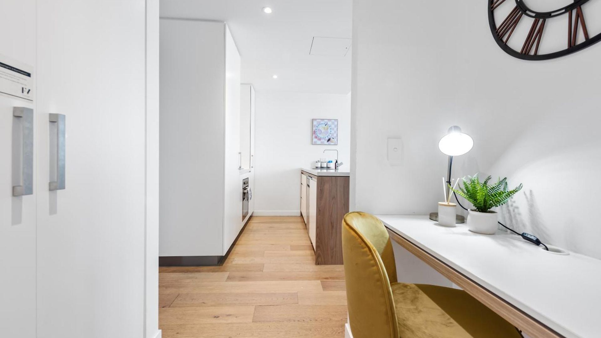 Apartment Stylish Valley With Pool, Huge Gym And Study Desk!