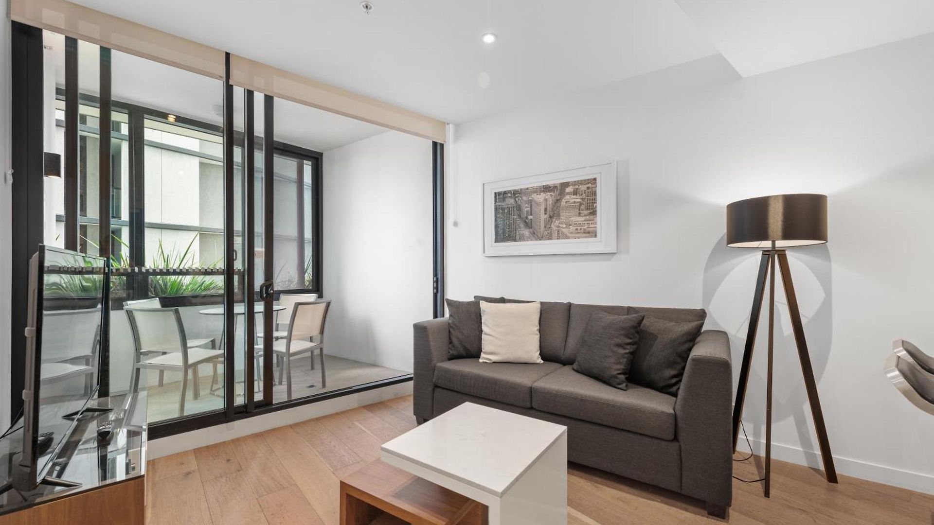 Apartment Valley Pad With Infinity Pool, Gym And Office!