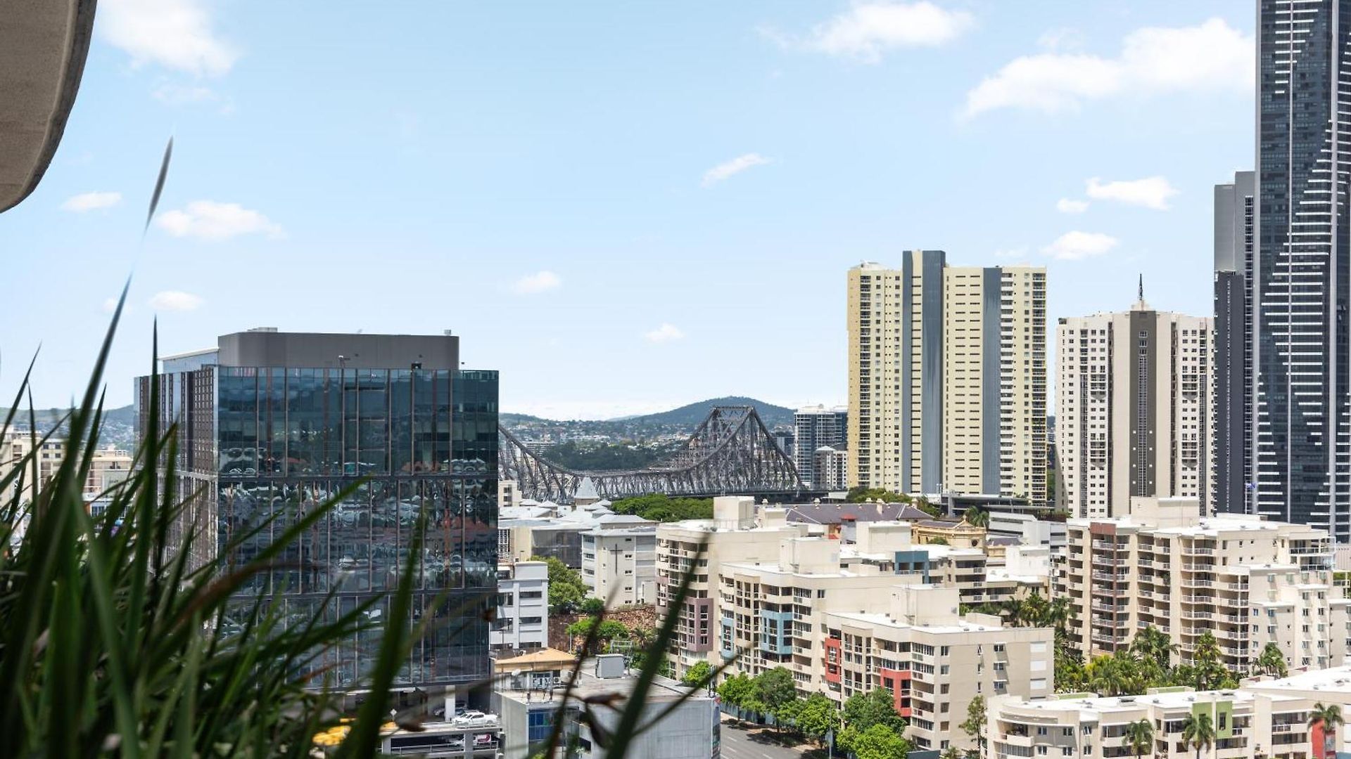 Valley Pad With Infinity Pool, Gym And Office! * Brisbane