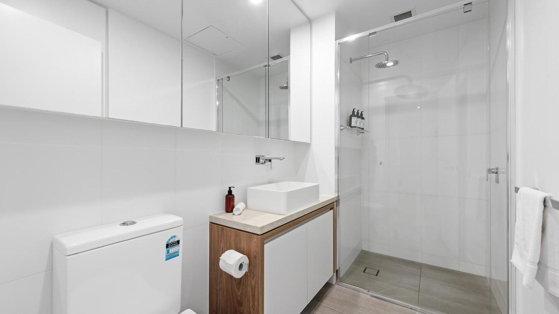 Apartment Valley Pad With Infinity Pool, Gym And Office! *