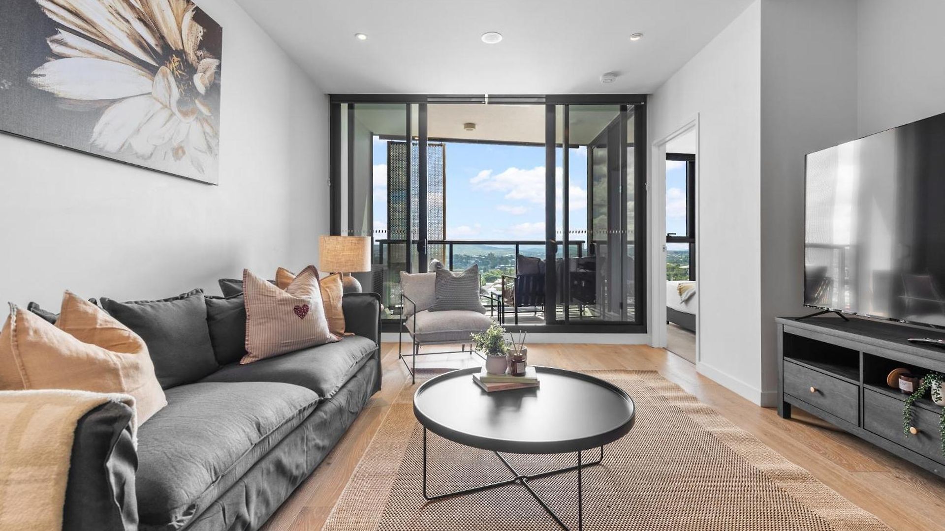Mountain View 2br With Pool, Huge Gym And Parking Brisbane