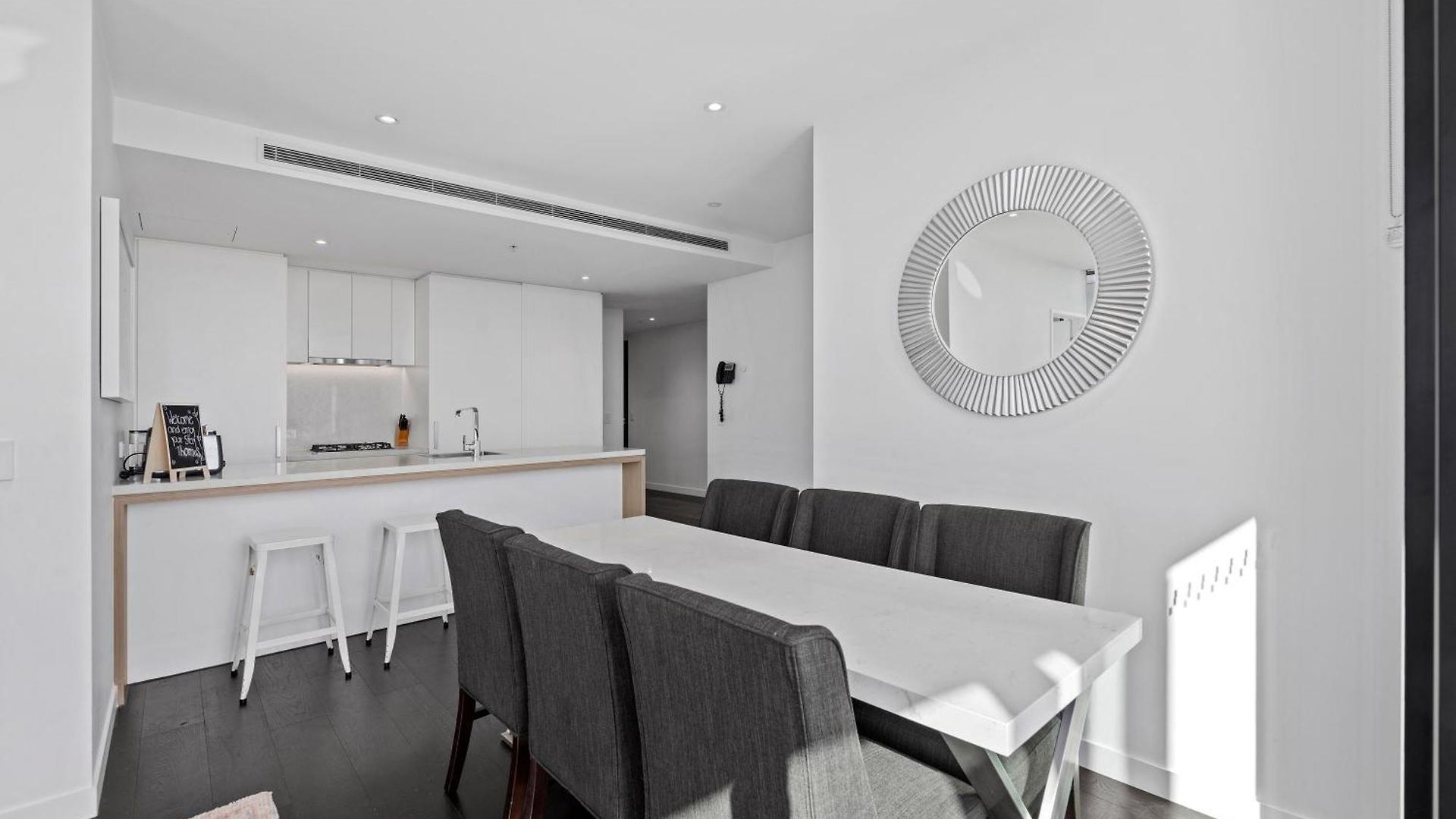Mountain View With Infinity Pool, Gym And Car Park * Brisbane