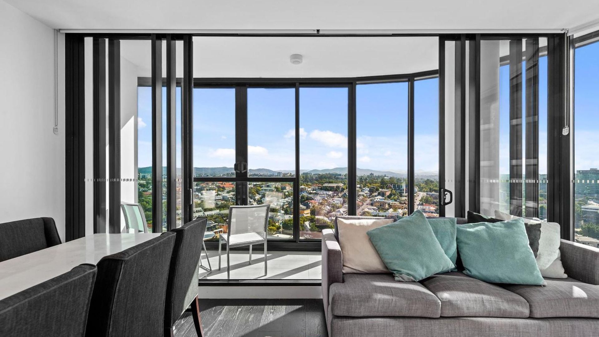 Mountain View With Infinity Pool, Gym And Car Park Apartment Brisbane