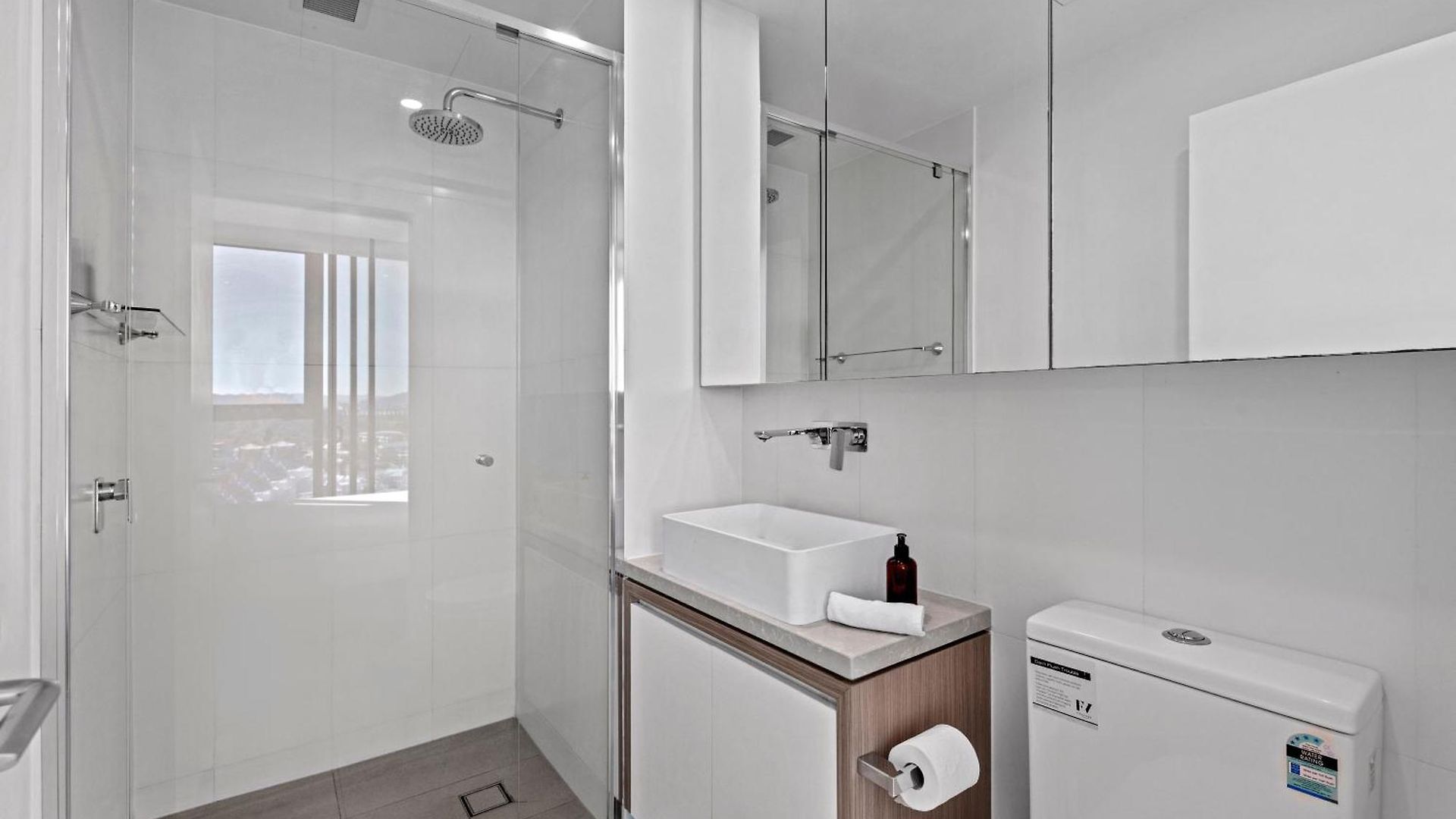 Mountain View With Infinity Pool, Gym And Car Park Apartment