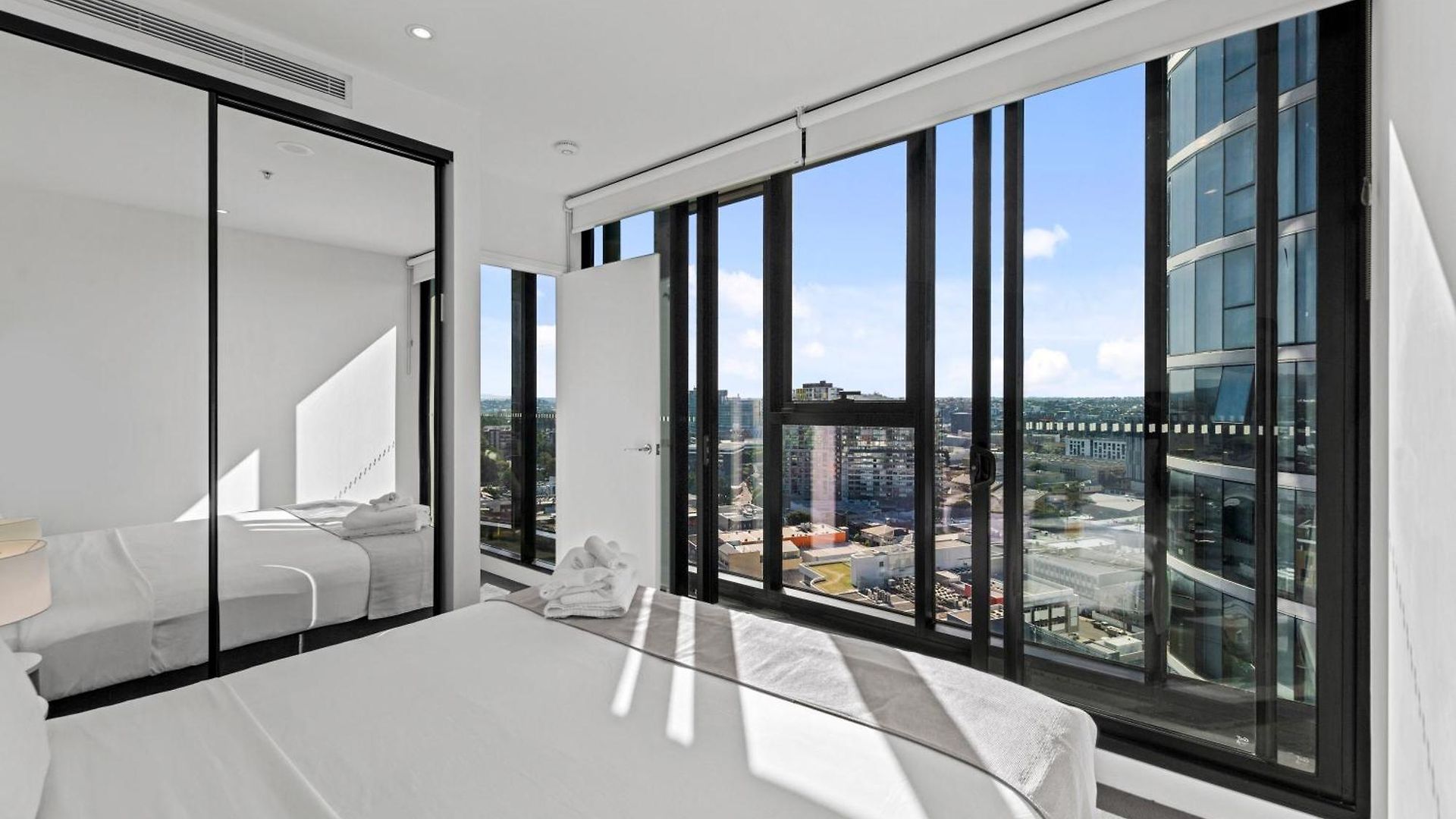 Apartment Mountain View With Infinity Pool, Gym And Car Park