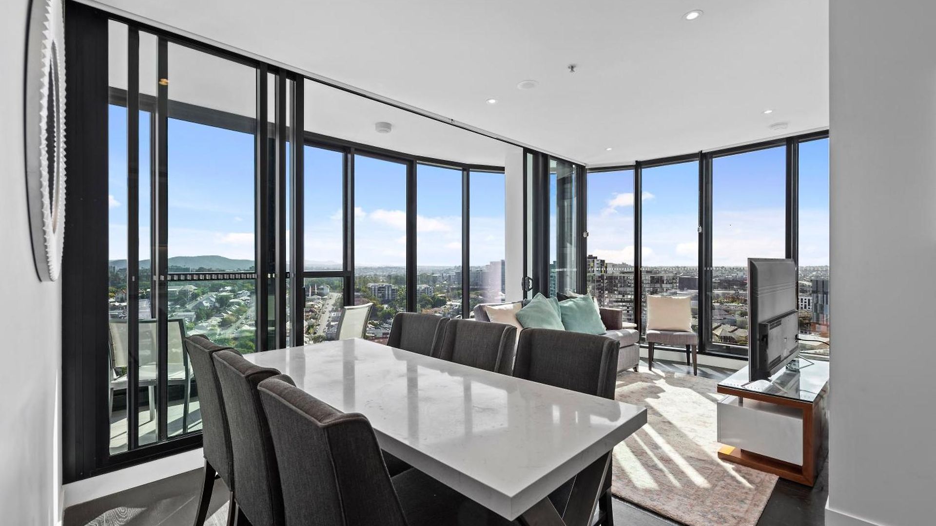 Mountain View With Infinity Pool, Gym And Car Park * Brisbane
