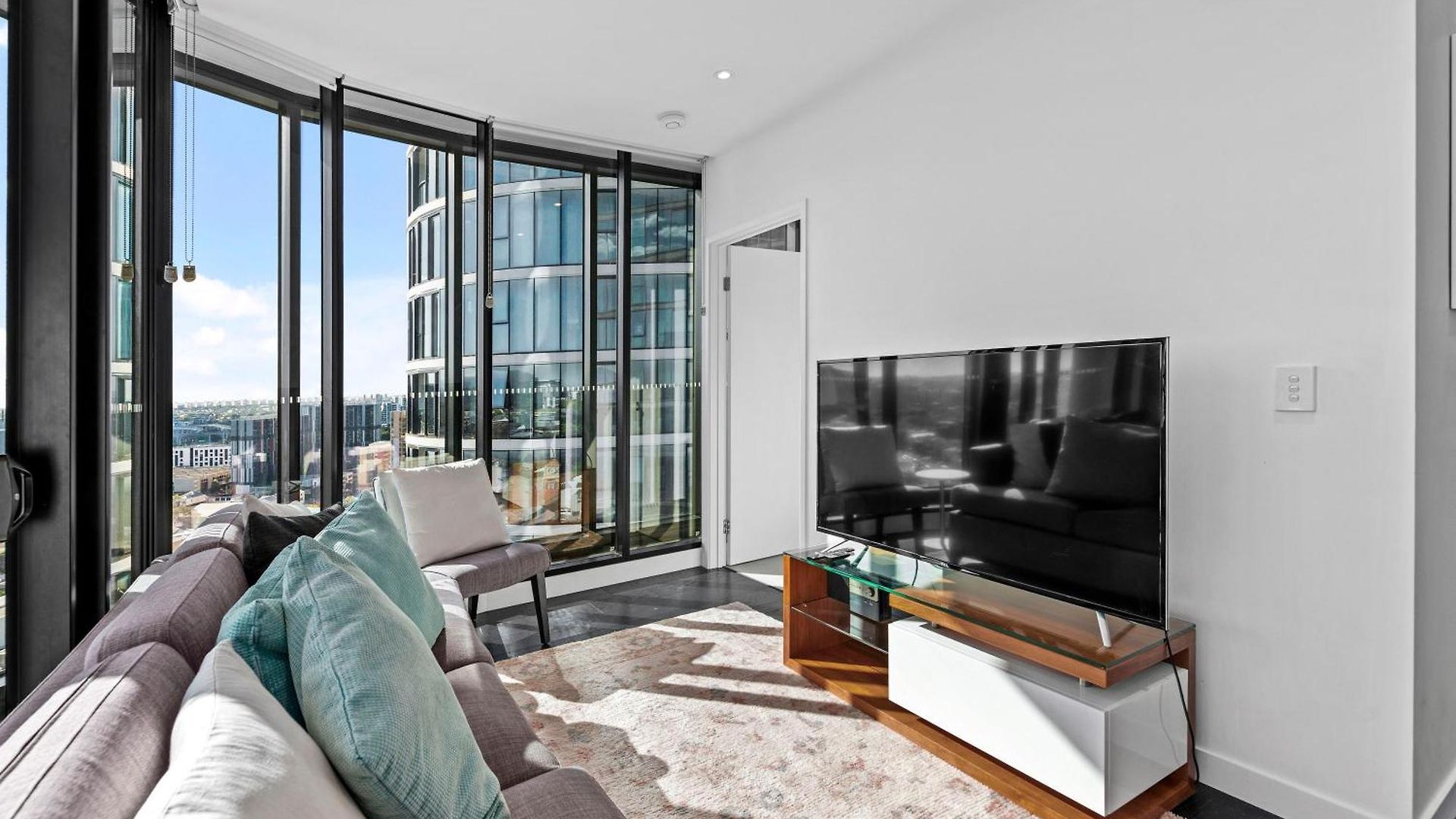 Apartment Mountain View With Infinity Pool, Gym And Car Park *