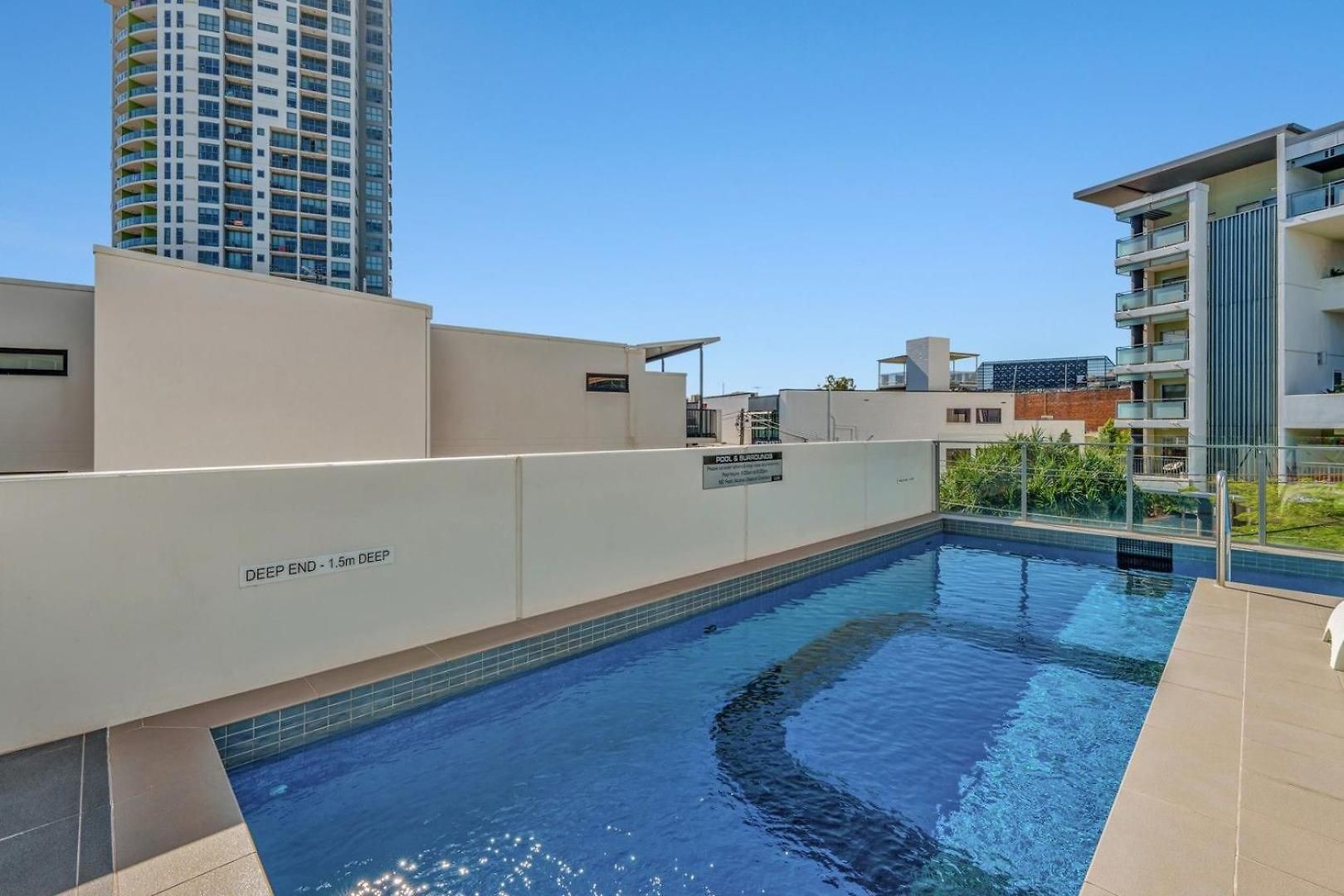 Apartment Modern And Stylish With Large Balcony And Parking! Brisbane