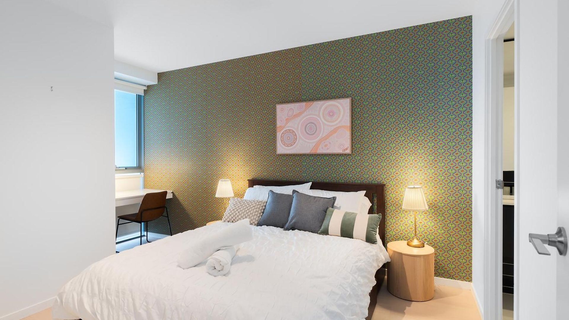 Apartment Modern And Stylish With Large Balcony And Parking! *