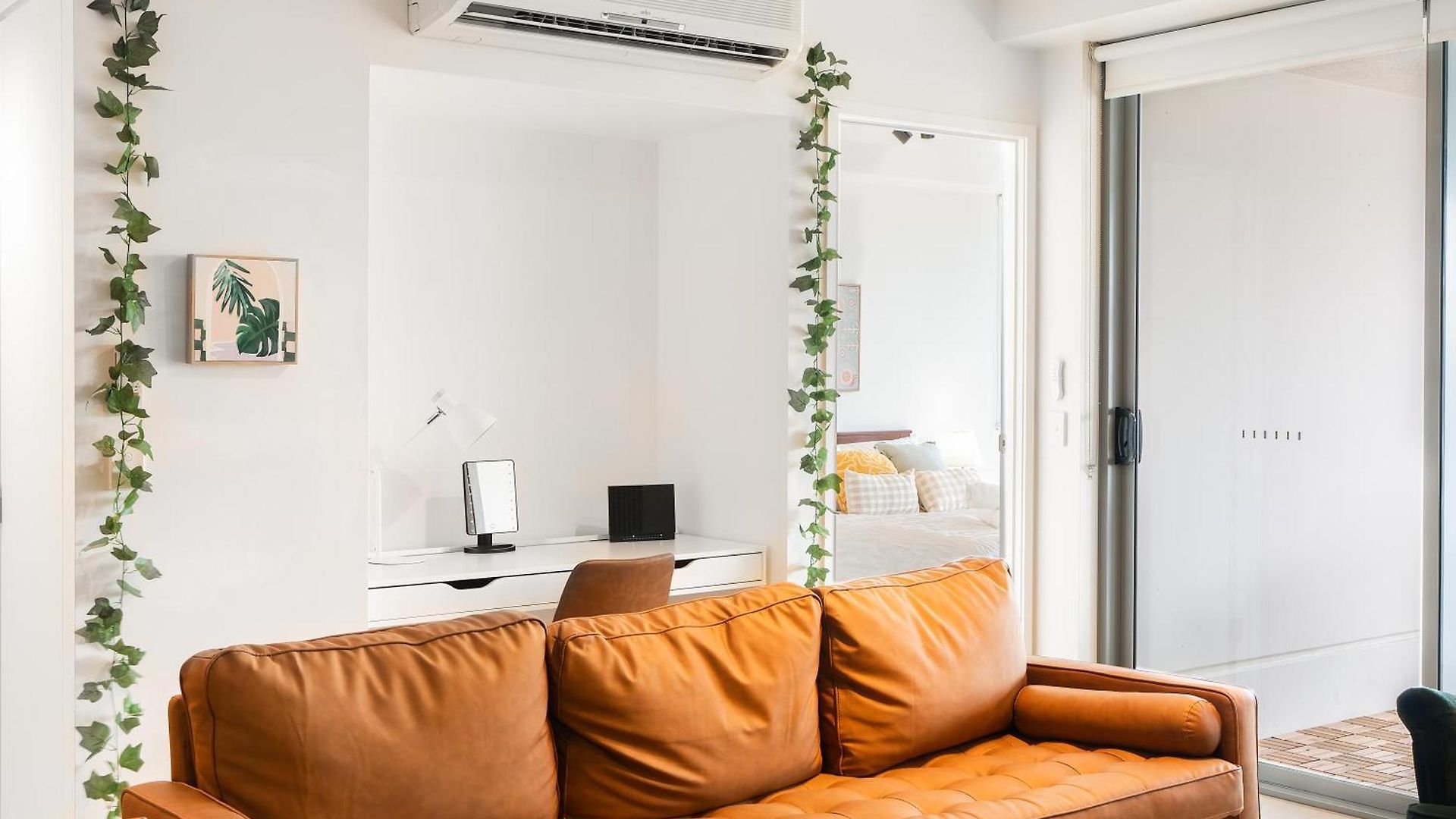 Modern And Stylish With Large Balcony And Parking! Apartment Brisbane