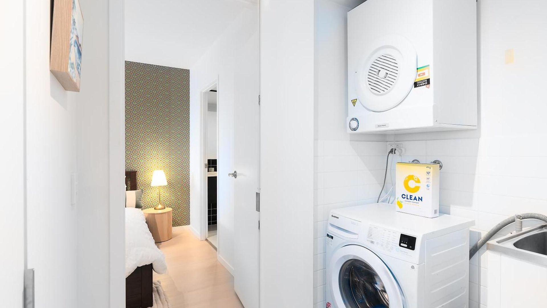 Modern And Stylish With Large Balcony And Parking! Apartment *