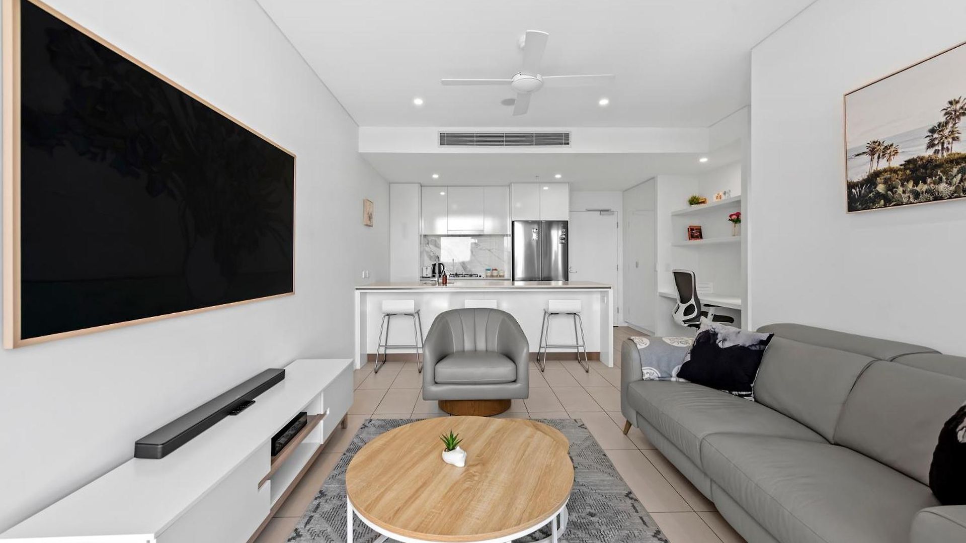 Stunning 1b In South Bank With River & Mountain View Apartment