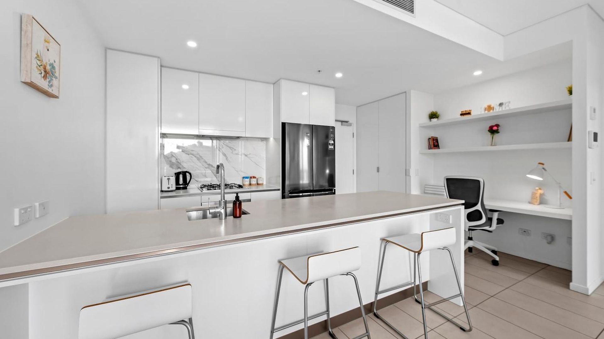 Apartment Stunning 1b In South Bank With River & Mountain View *