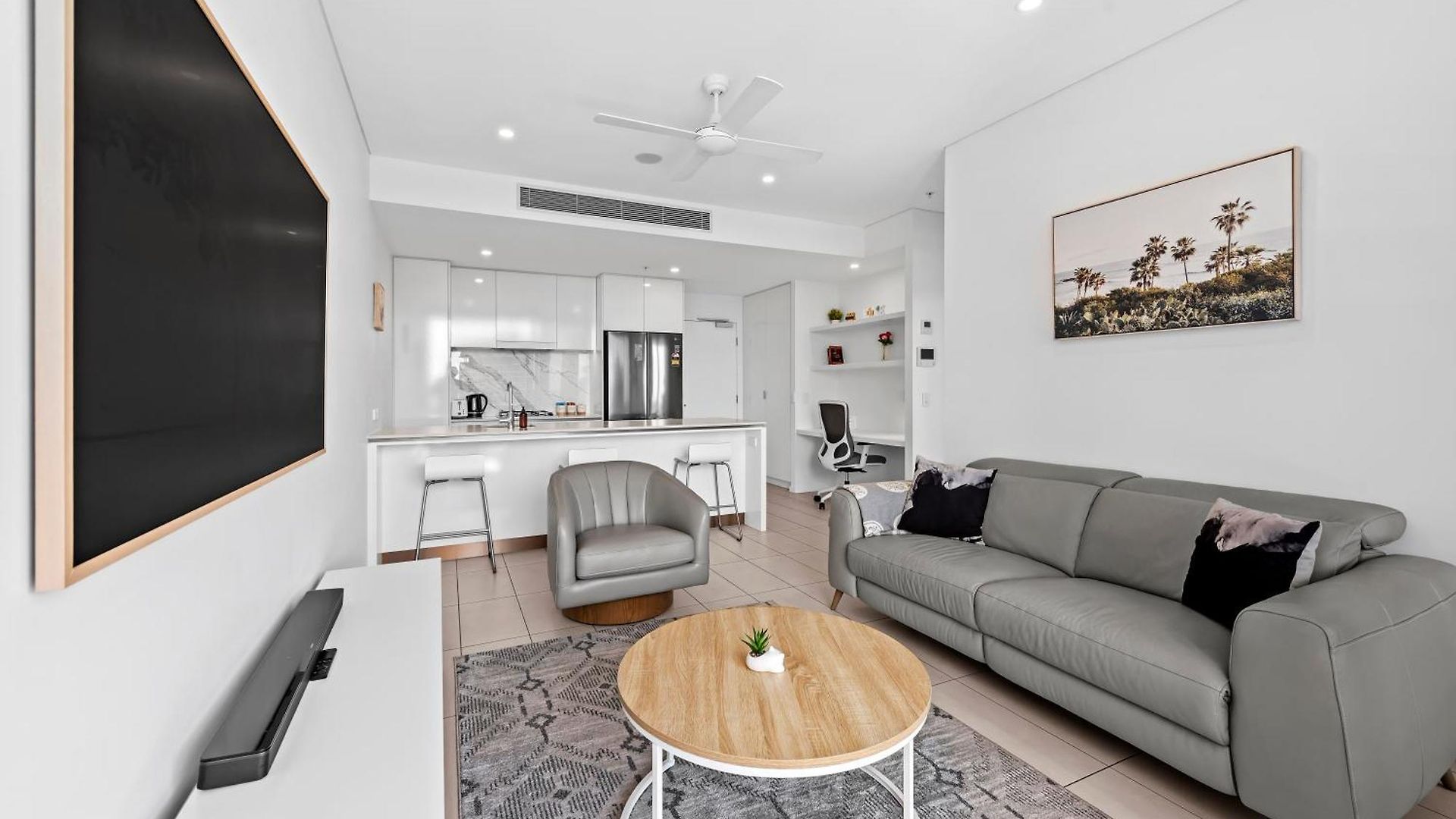 Apartment Stunning 1b In South Bank With River & Mountain View *