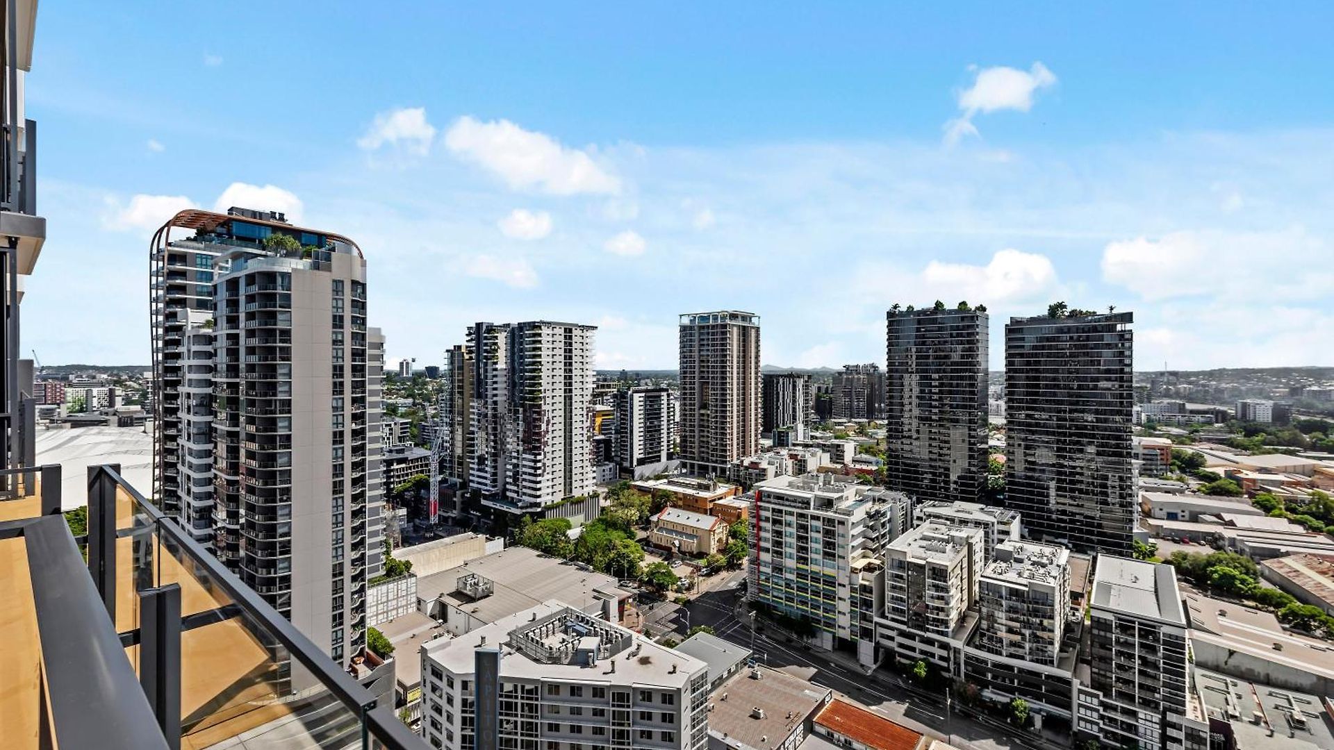 Apartment Stunning 1b In South Bank With River & Mountain View