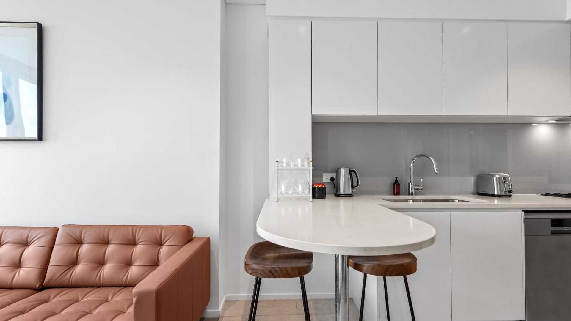 Cbd 2br With Breathtaking Views, Pool & Gym