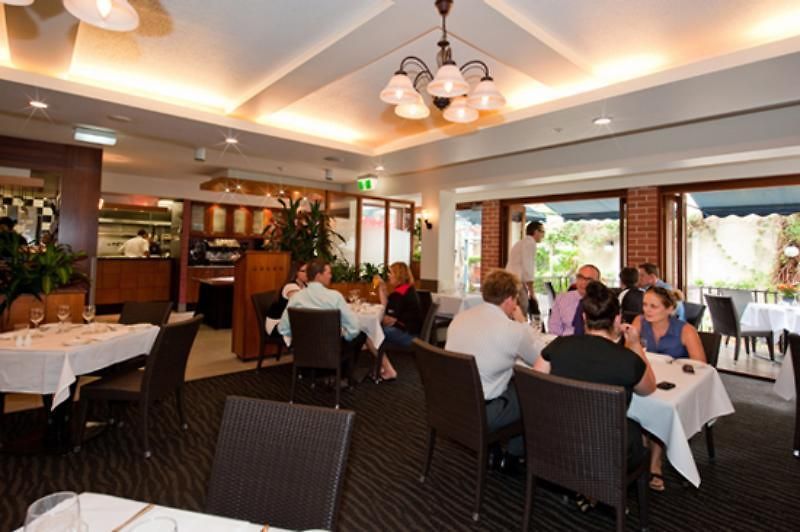 Ramada By Wyndham Windsor 4*