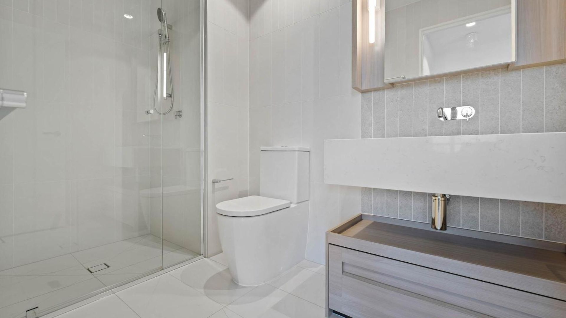 Luxury Retreat Qwr River & Views Apartment