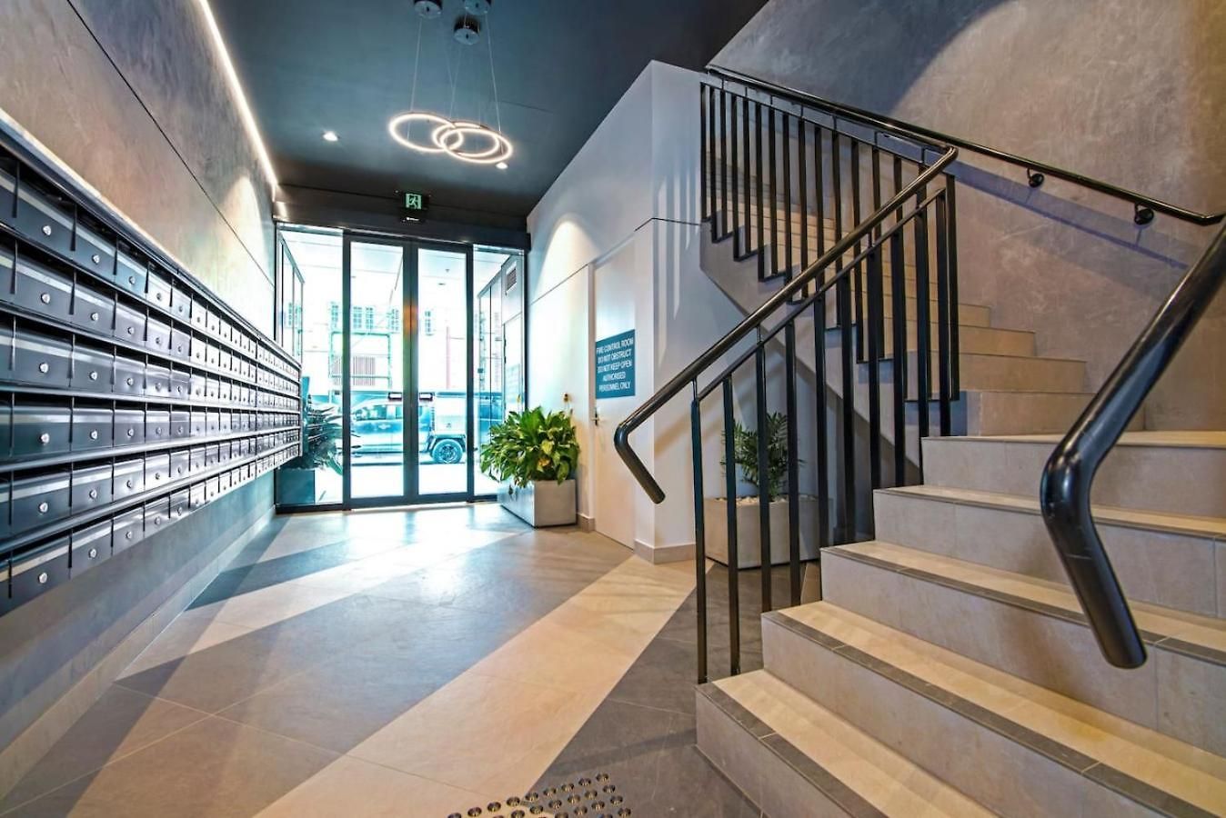 2br Luxury Retreat With Rooftop Pool Access