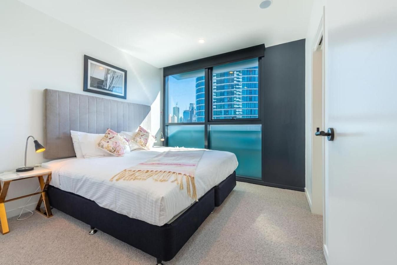2br Luxury Retreat With Rooftop Pool Access Apartment *