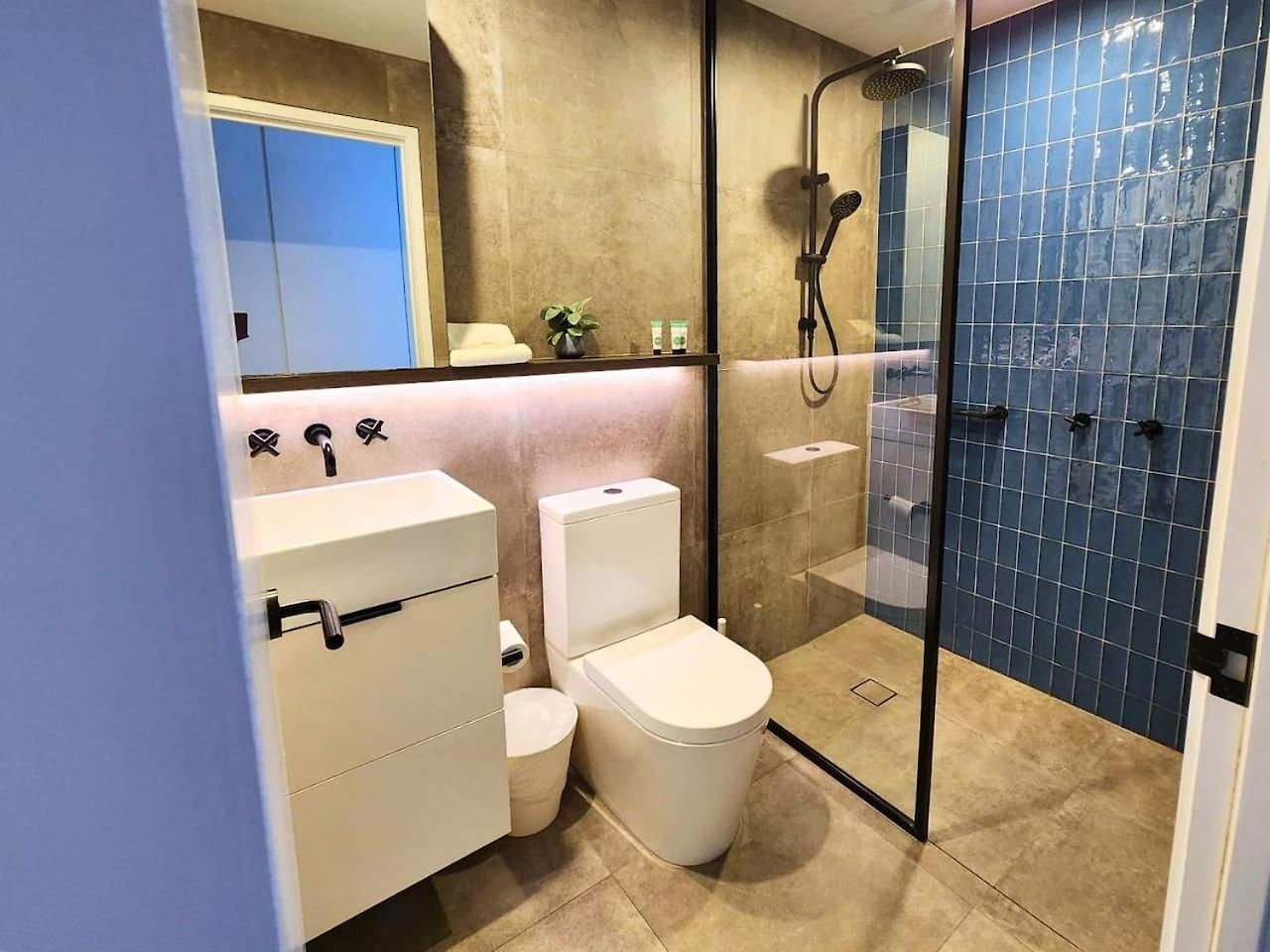 2br Luxury Retreat With Rooftop Pool Access Apartment *
