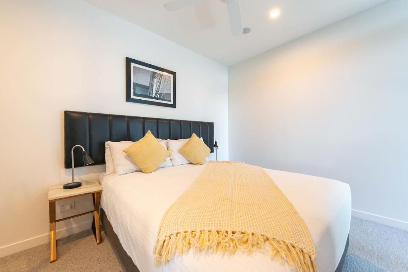 2br Luxury Retreat With Rooftop Pool Access Apartment *