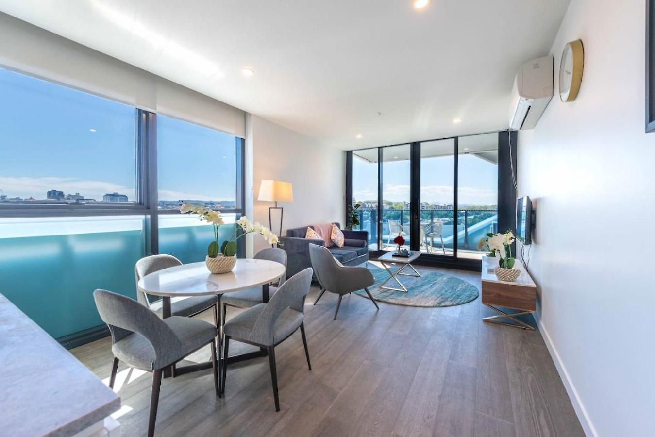 Apartment 2br Luxury Retreat With Rooftop Pool Access Brisbane