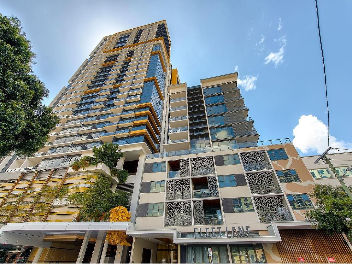 Million Dollar Views And Location! Walk To Cbd! Apartment