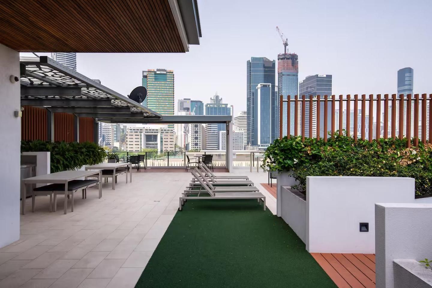 Apartment Million Dollar Views And Location! Walk To Cbd! Brisbane