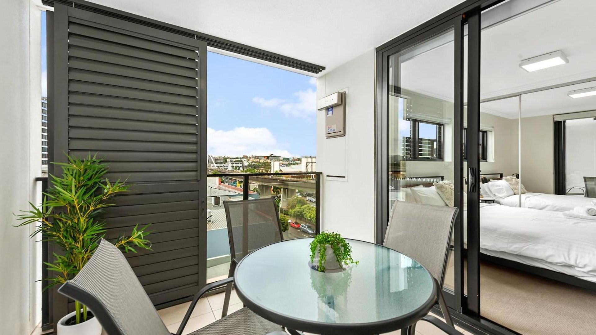 Modern And South Bank Apartment! Walk To Cbd Apartment Brisbane