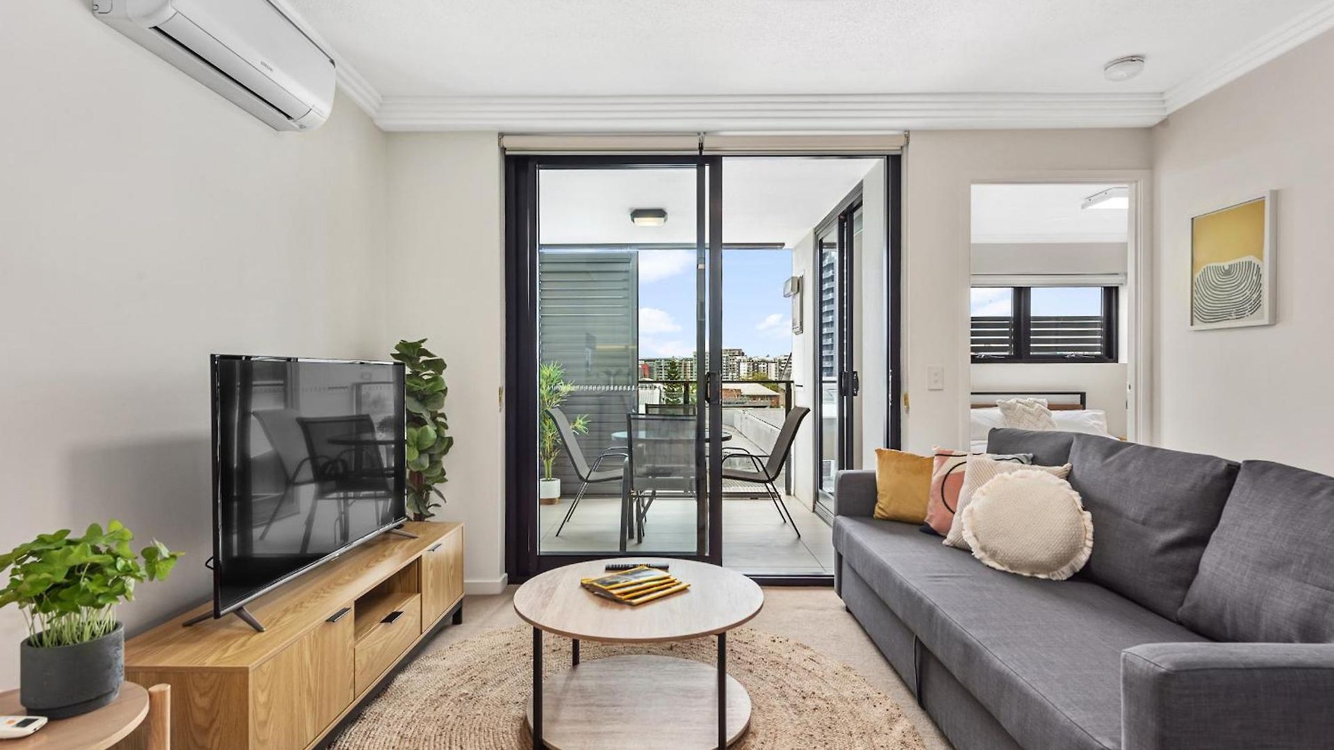 Modern And South Bank Apartment! Walk To Cbd *