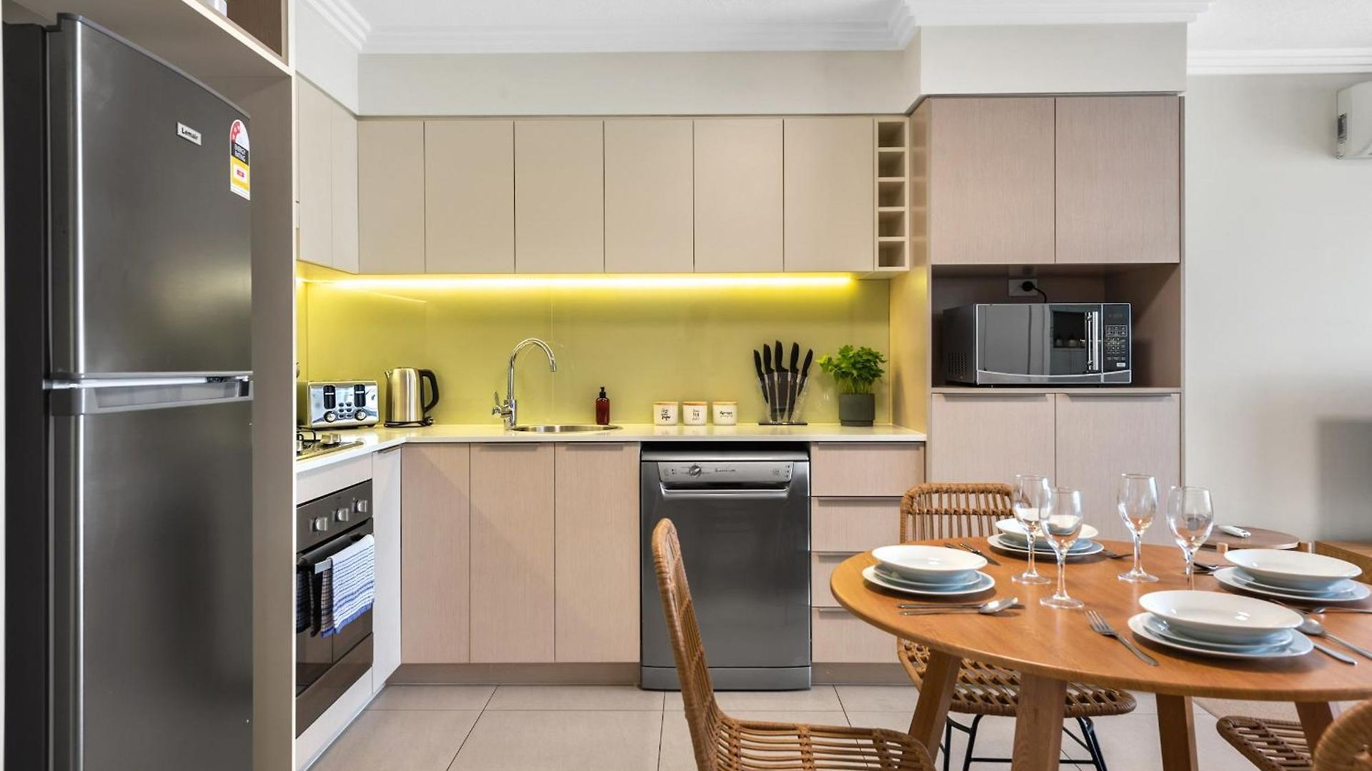 Modern And South Bank Apartment! Walk To Cbd Brisbane