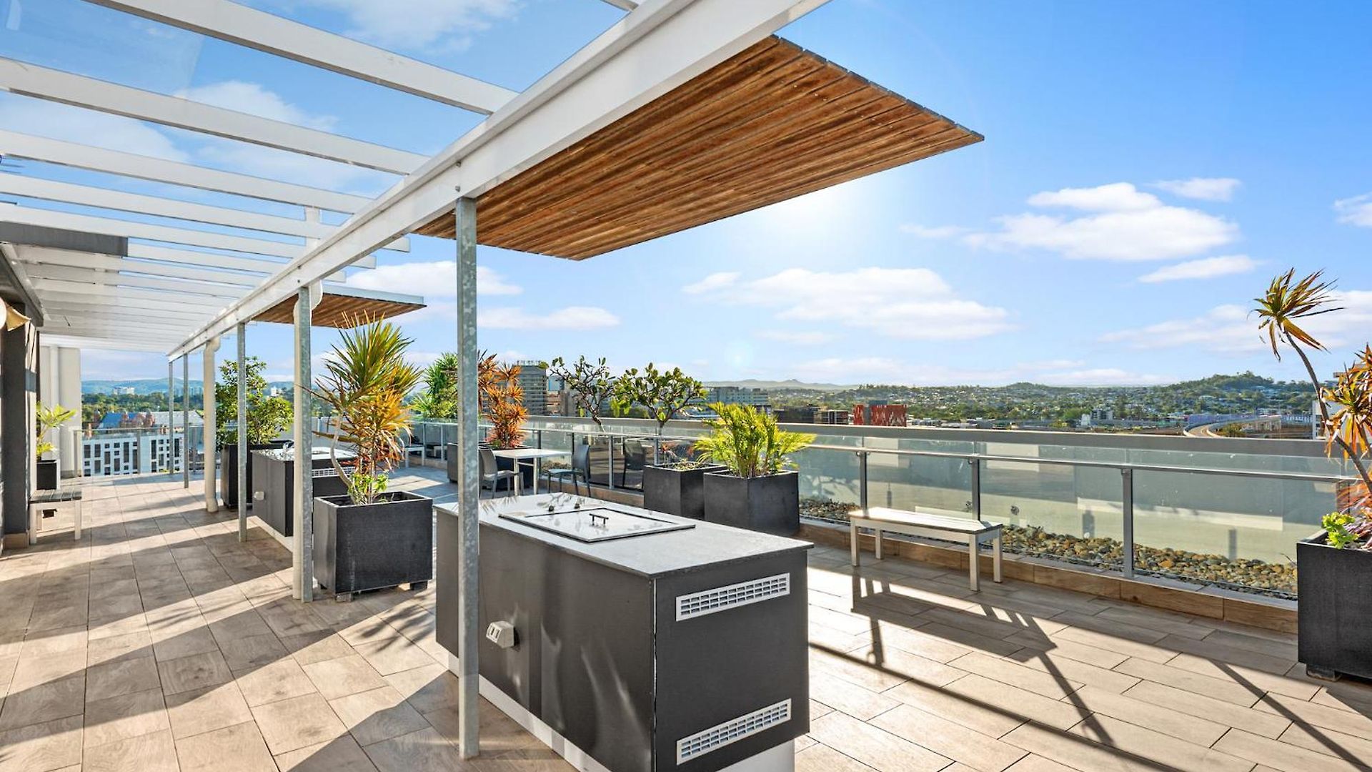 Apartment Comfy And Bright With Huge Balcony! *
