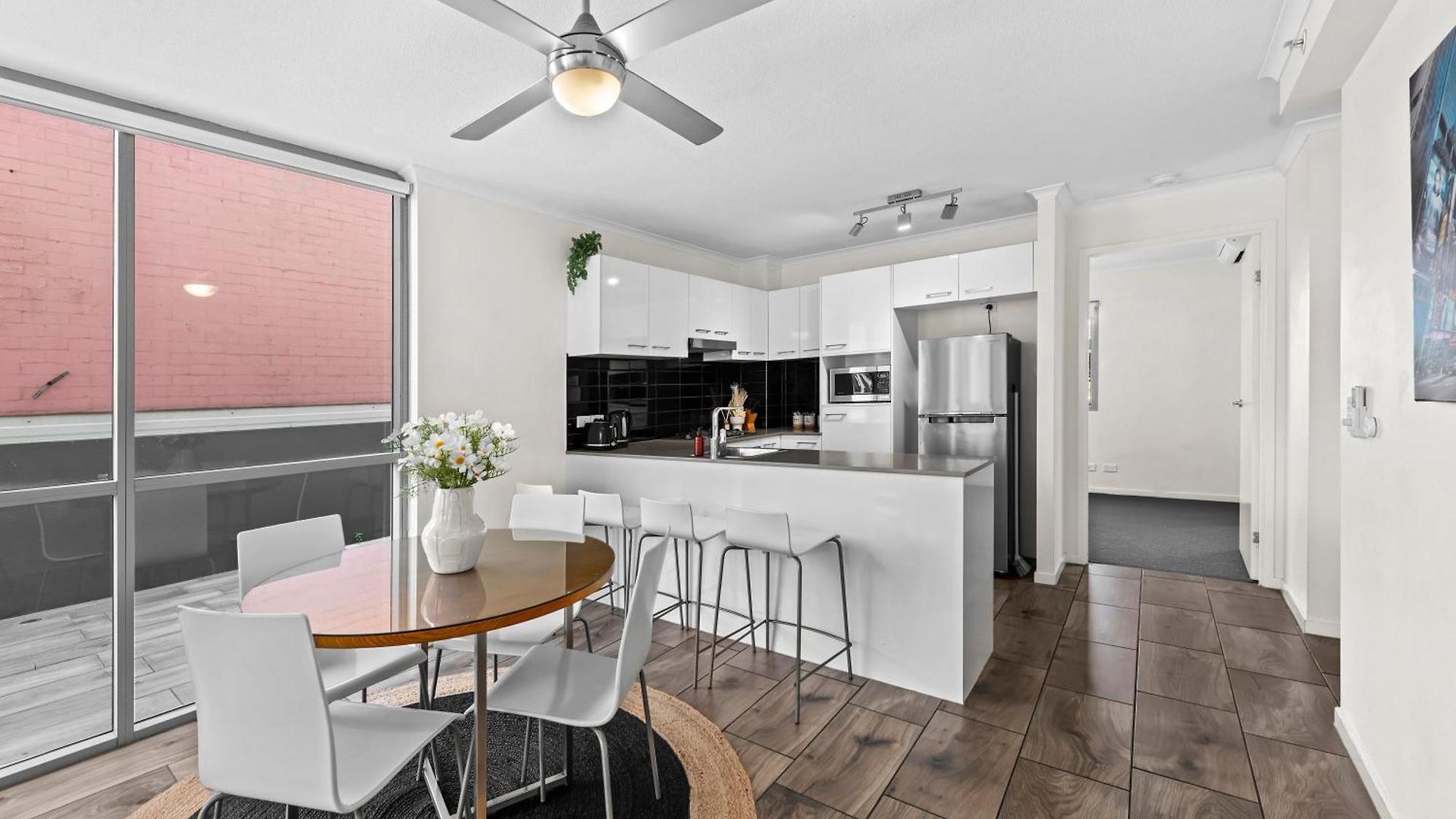 Comfy And Bright With Huge Balcony! Apartment
