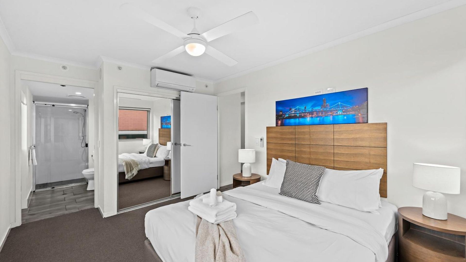 Comfy And Bright With Huge Balcony! * Brisbane