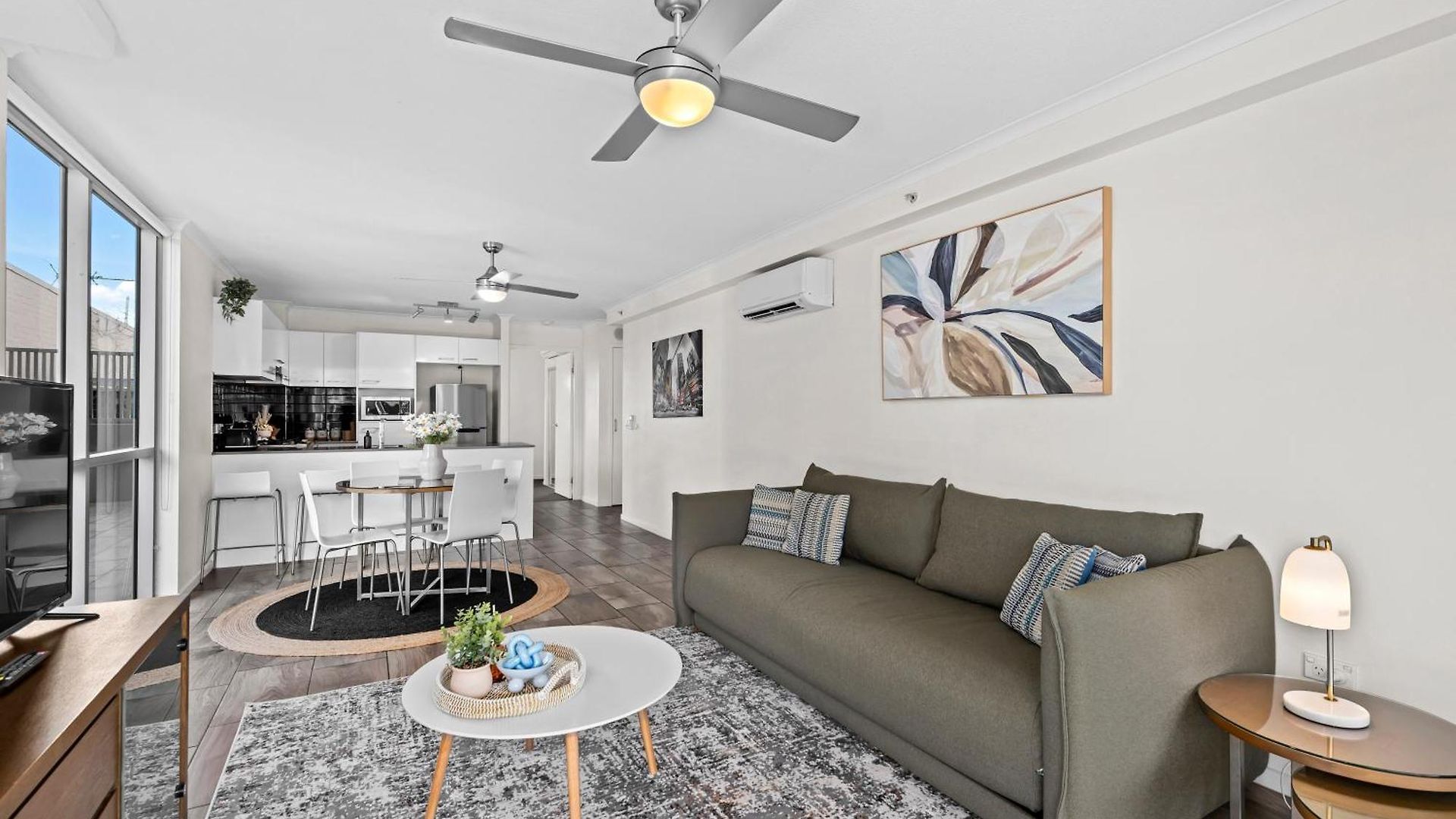 Comfy And Bright With Huge Balcony! *