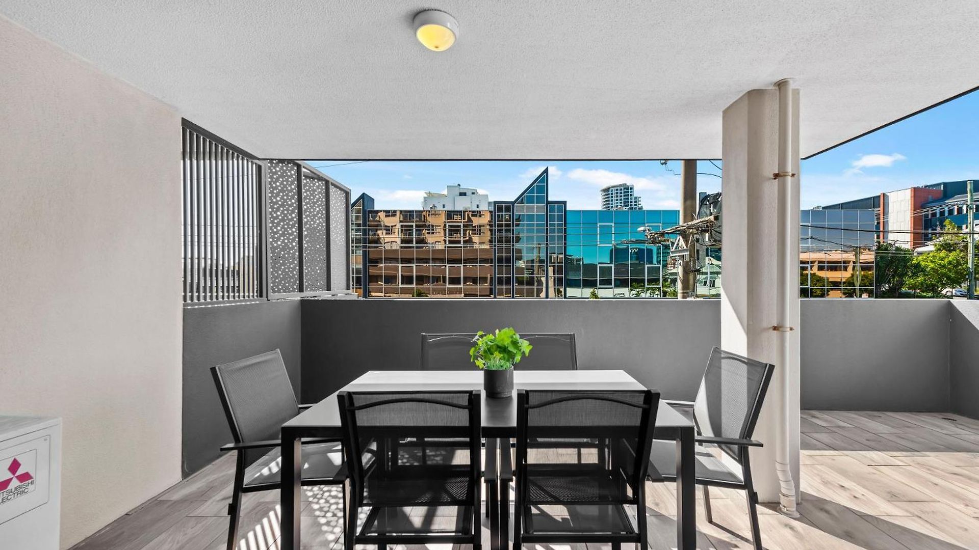 Apartment Comfy And Bright With Huge Balcony!