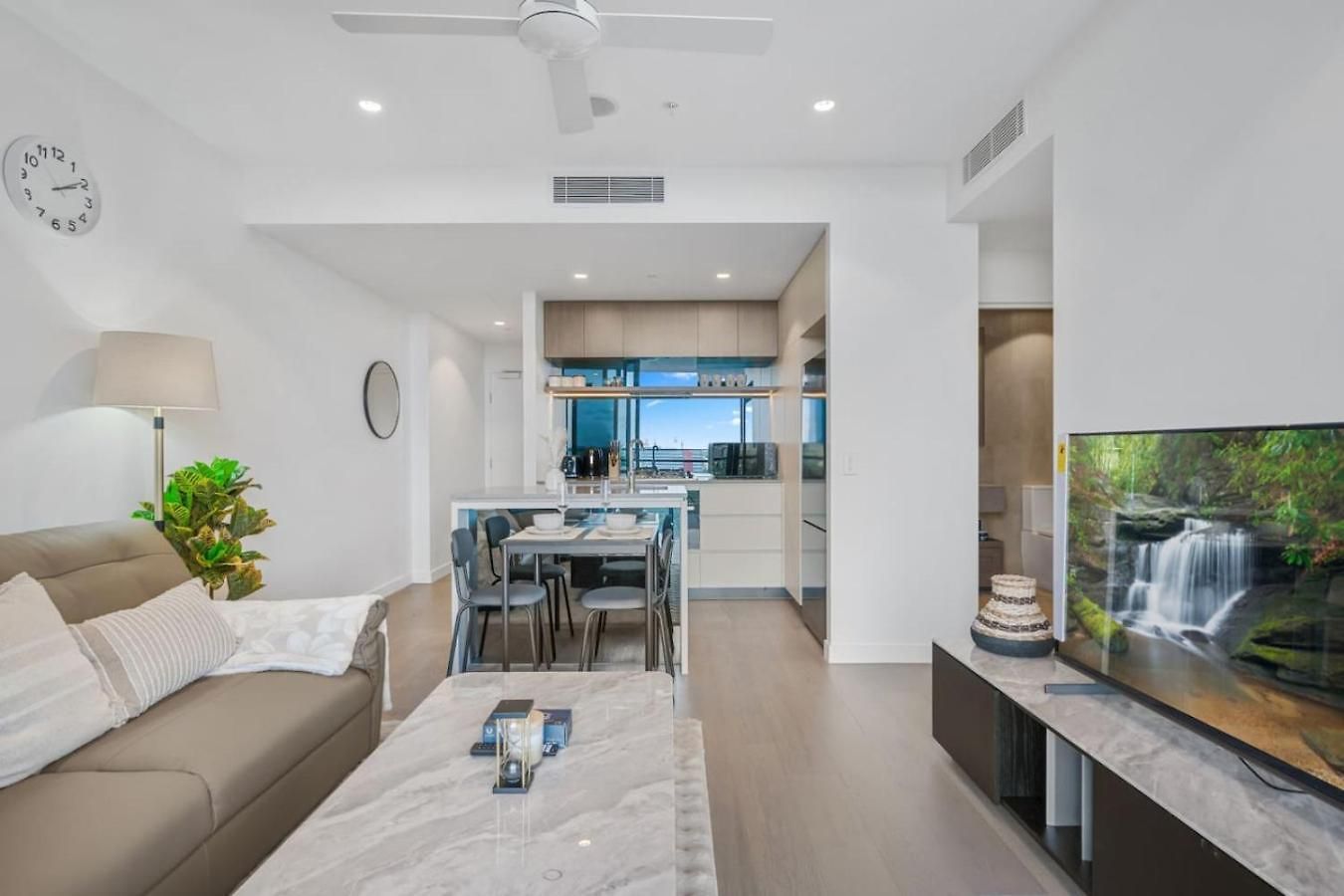 Apartment Gem Walk To River Attractions
