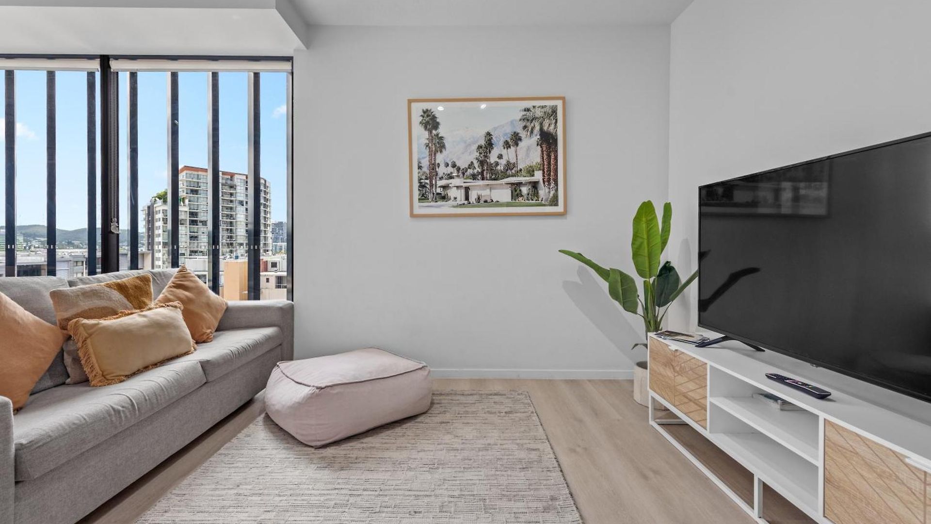 Apartment Spacious 2br On Fish Lane With Pool And Parking! *
