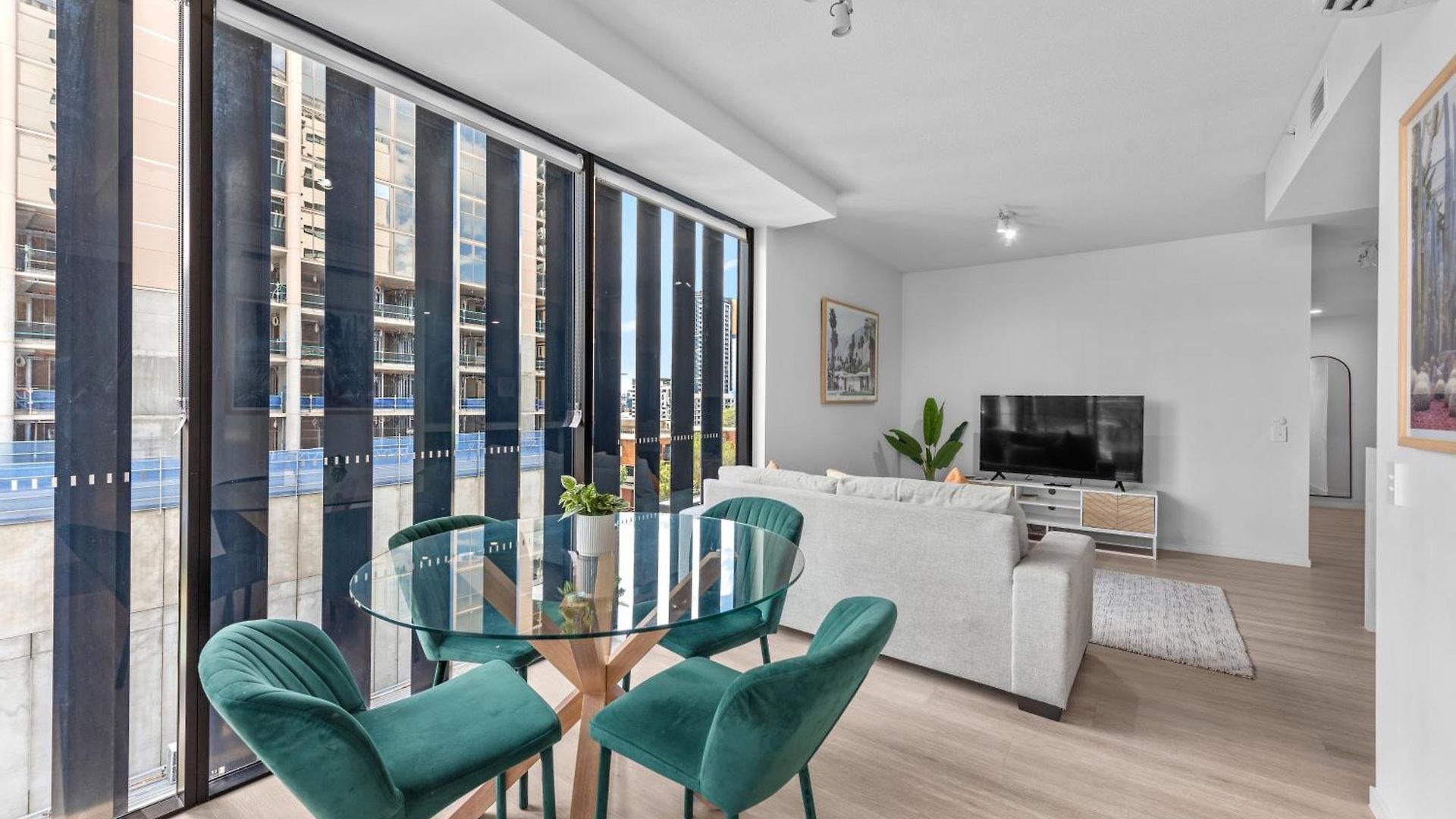 Apartment Spacious 2br On Fish Lane With Pool And Parking! *