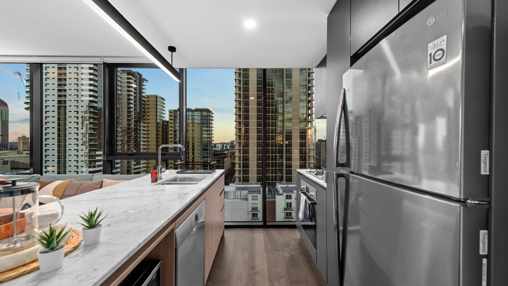 View With Balcony, King Bed And Rooftop Apartment